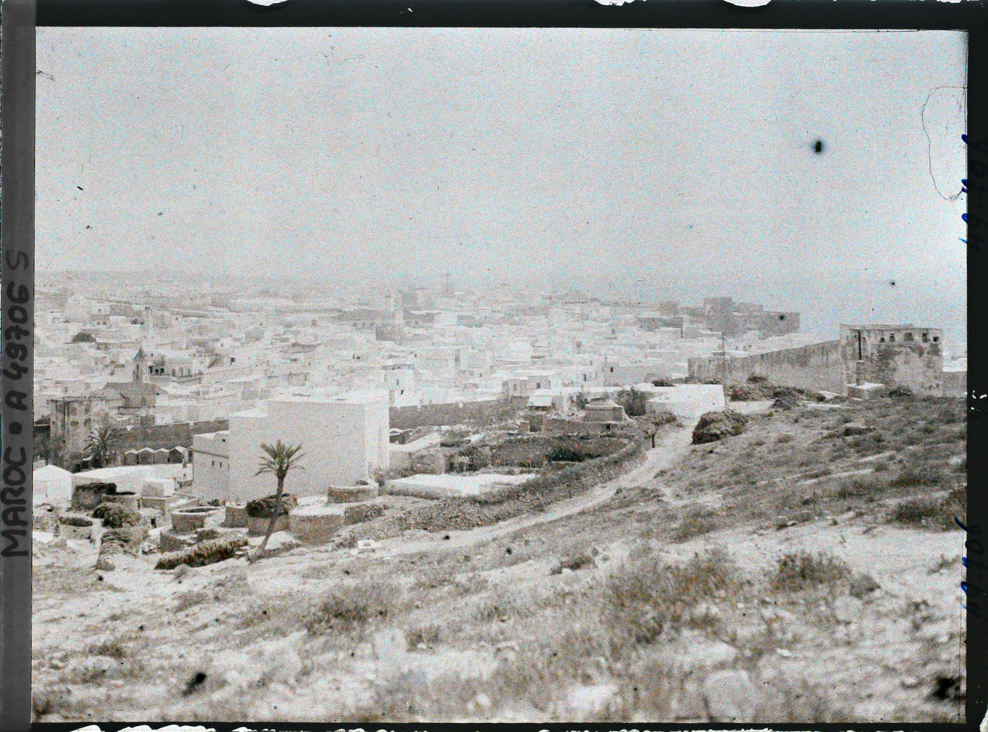 Image représentant Vue de la ville depuis le cimetière musulman
