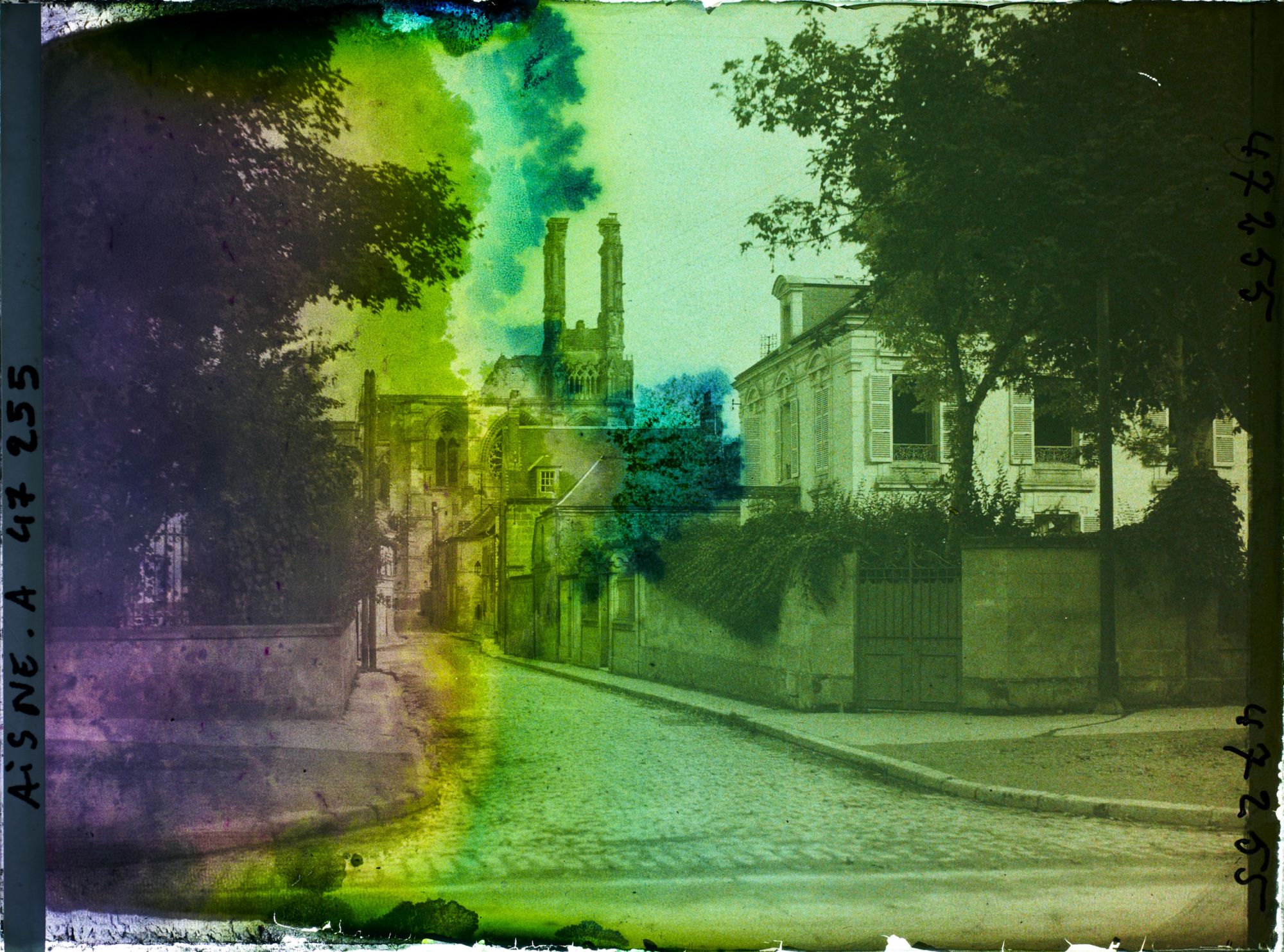 Image représentant France, Soissons, Rue de l'Echelle du Temple et Cathédrale