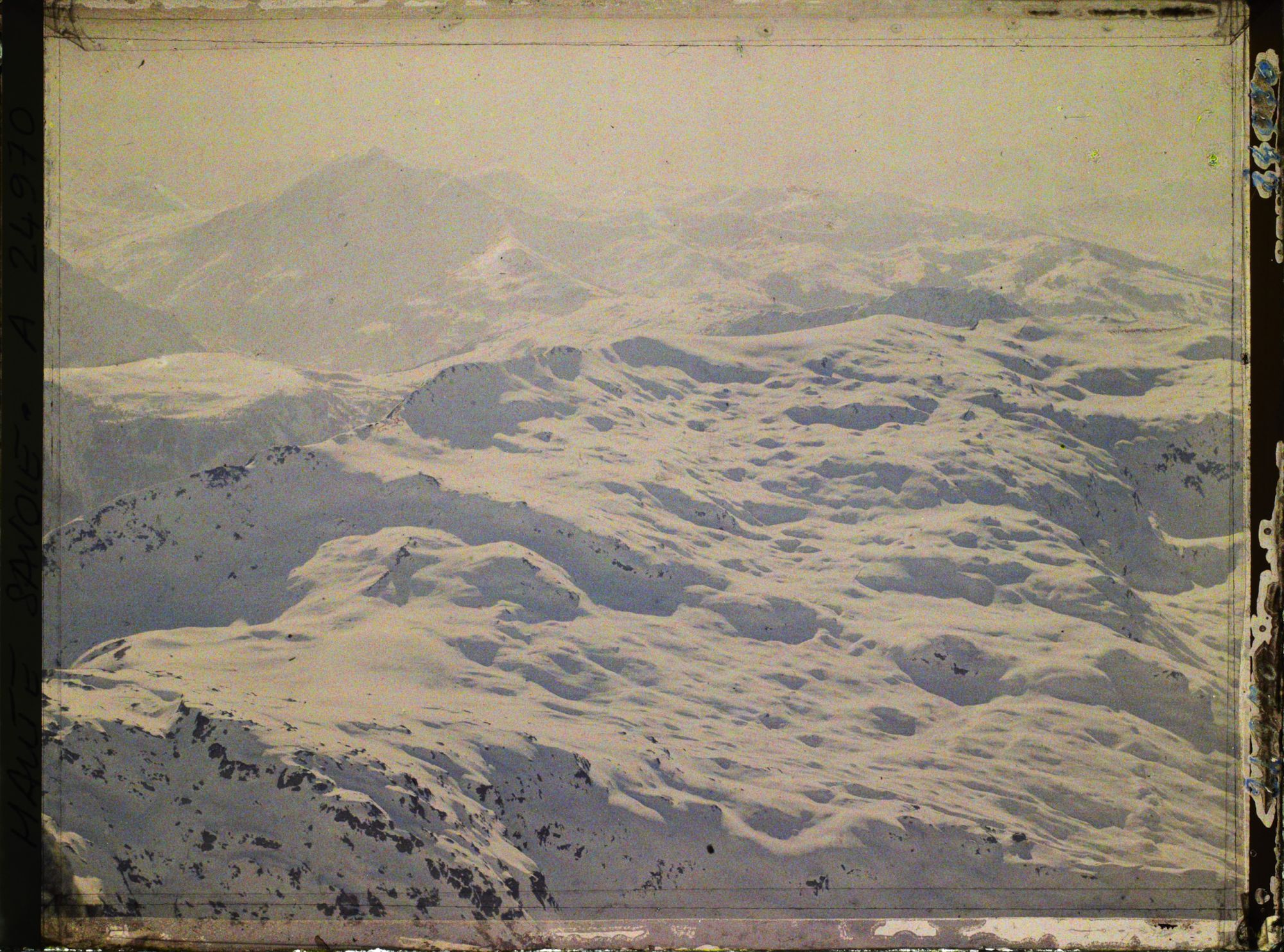 Image représentant Vue prise de Brévent (2532m) Le Mt Tricot, plateau de Bellevue, le Mt Joly, le Mt Charvin, au 1er plan, plateau de l'aiguillette