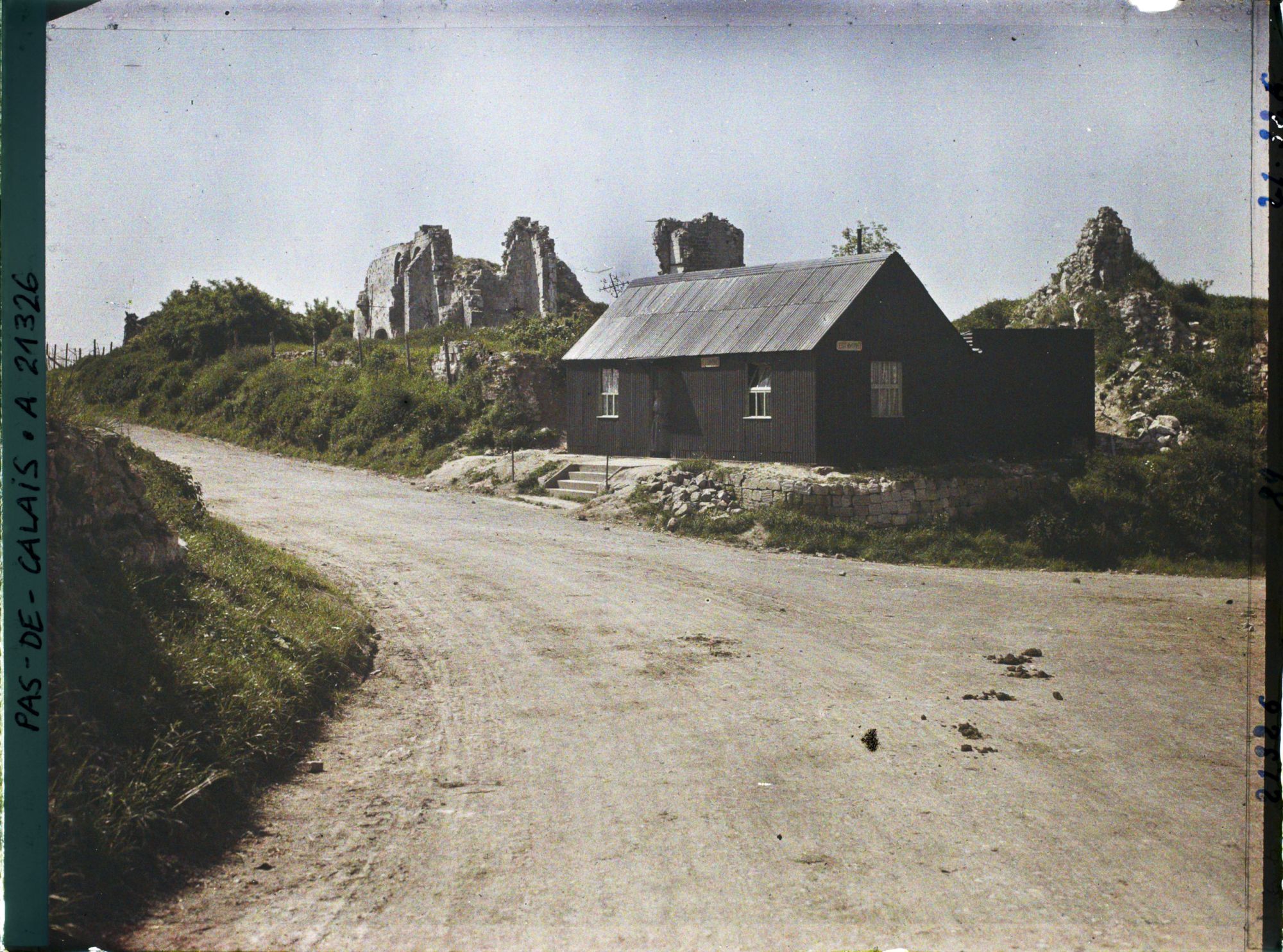 Image représentant France, Carency, Entrée du Village et ruines ; l'Eglise
