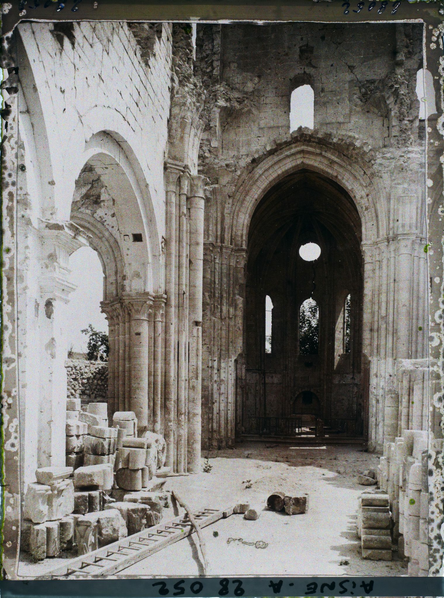 Image représentant France, Soupir, Intérieur de l'Eglise, la nef XIIIe S