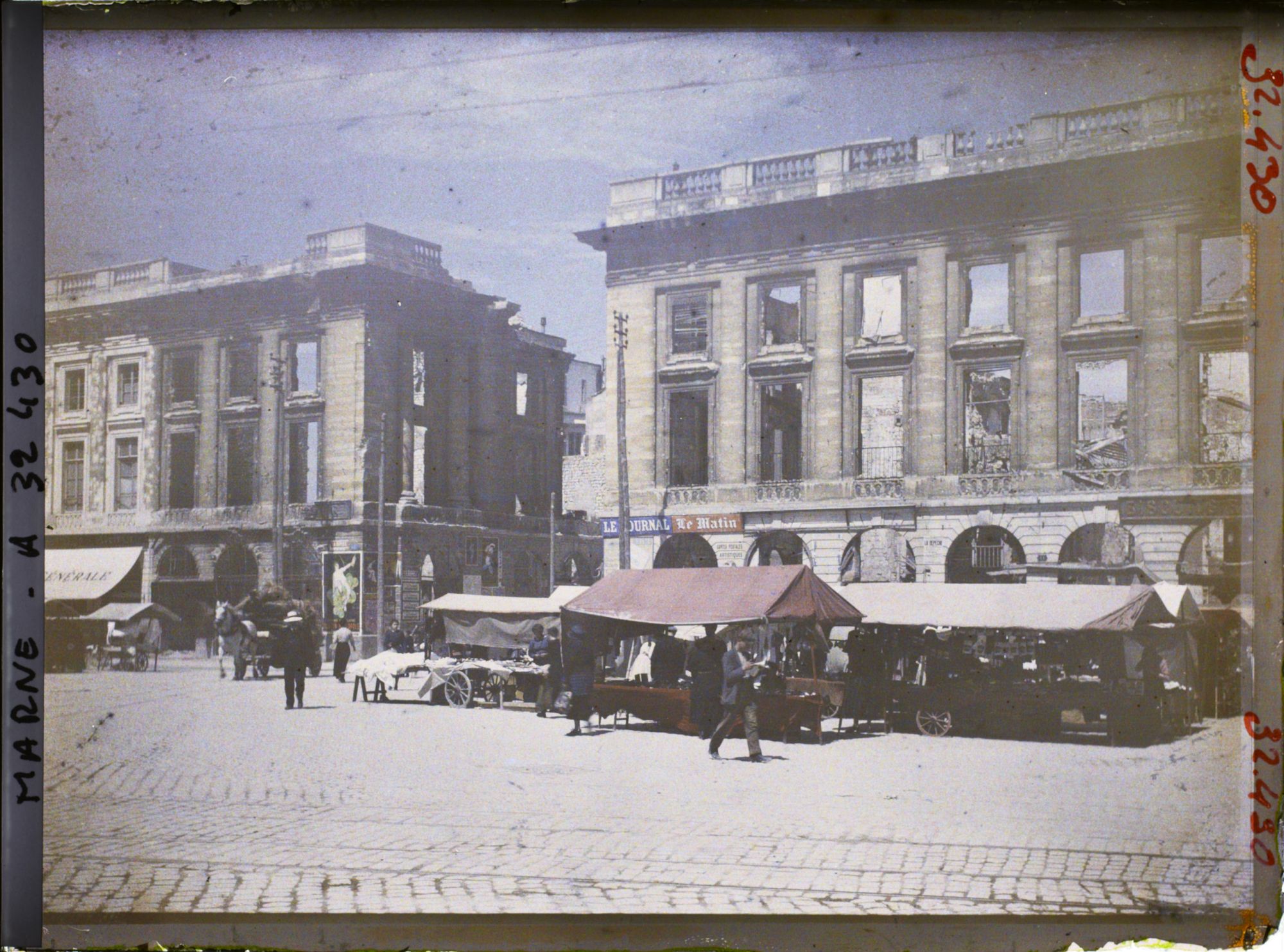 Image représentant France, Reims, Un marché Place Royale