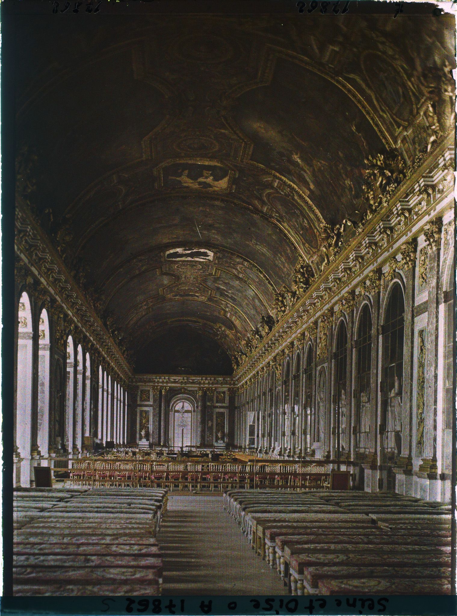 Image représentant France, Versailles, La Galerie des Glaces : au Palais de Versailles, le lendemain de la Signature de la Paix 30 juin 1919