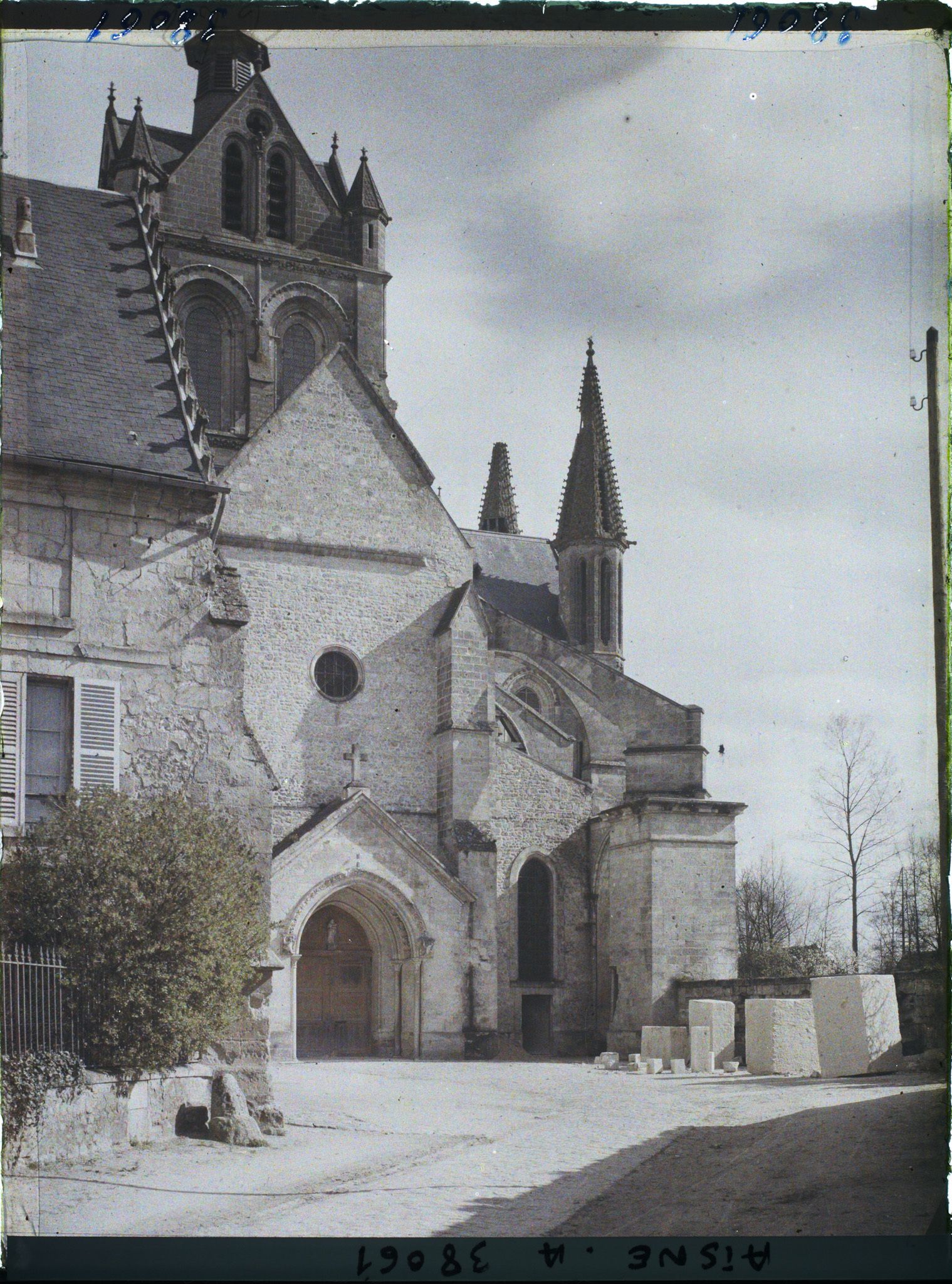 Image représentant France, Braine, Porche de l'Eglise