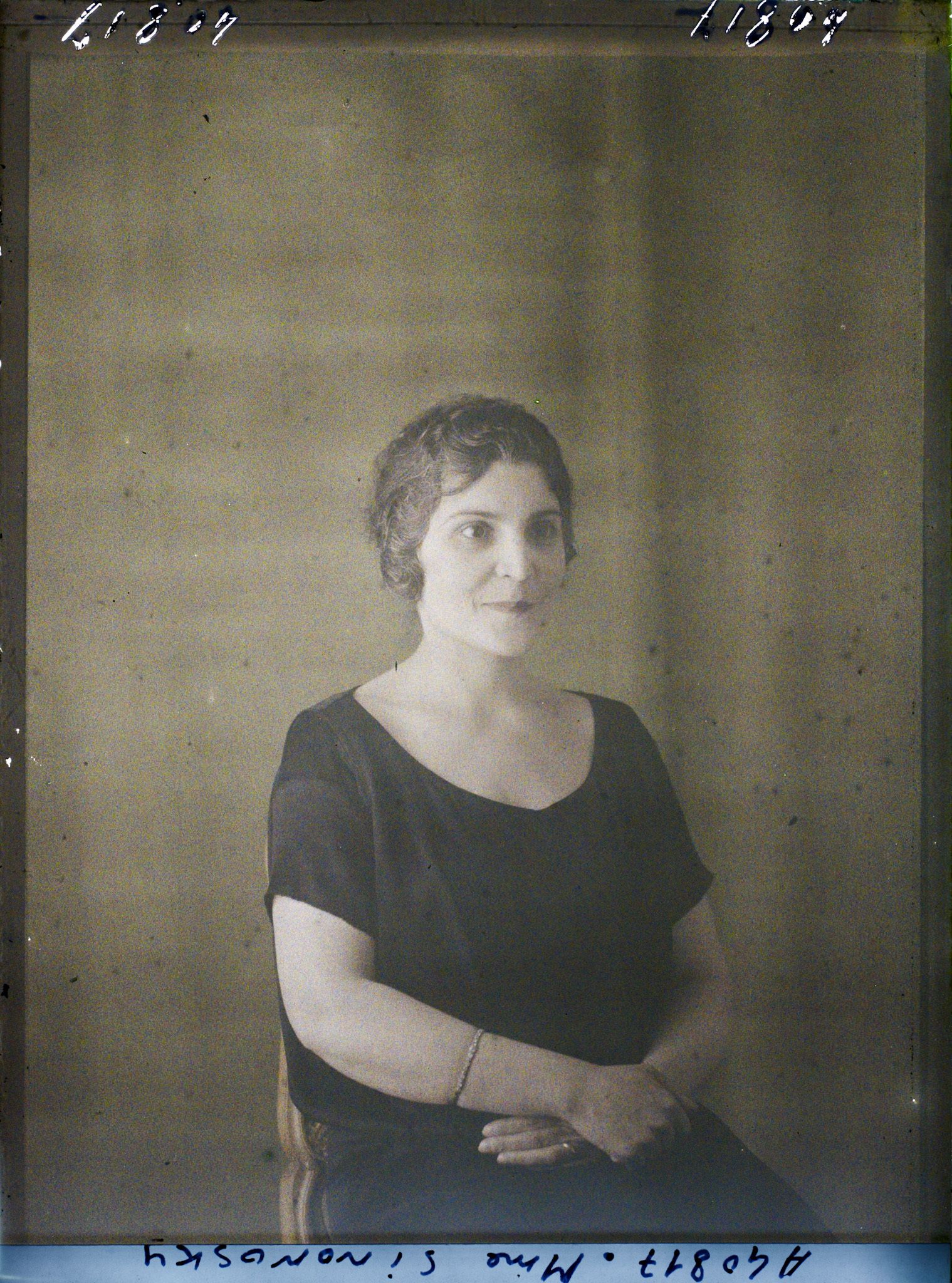 Image représentant https://musee-albert-kahn.s-museum.fr/home/NWQ2OTAwYzNmYjZlZTk1ZWQwODJmMjY4L2dlbmVyaWMtbm90aWNlLXRhYi9hdXRob3JpdHkvNjE3YTc5ZjVjZjhiODk2OGIzMzM3ZDIx/5d6900c3fb6ee95ed082f268/generic-notice-tab/authority/617a79ebcf8b8968b33377f1 Madame Sinonosky