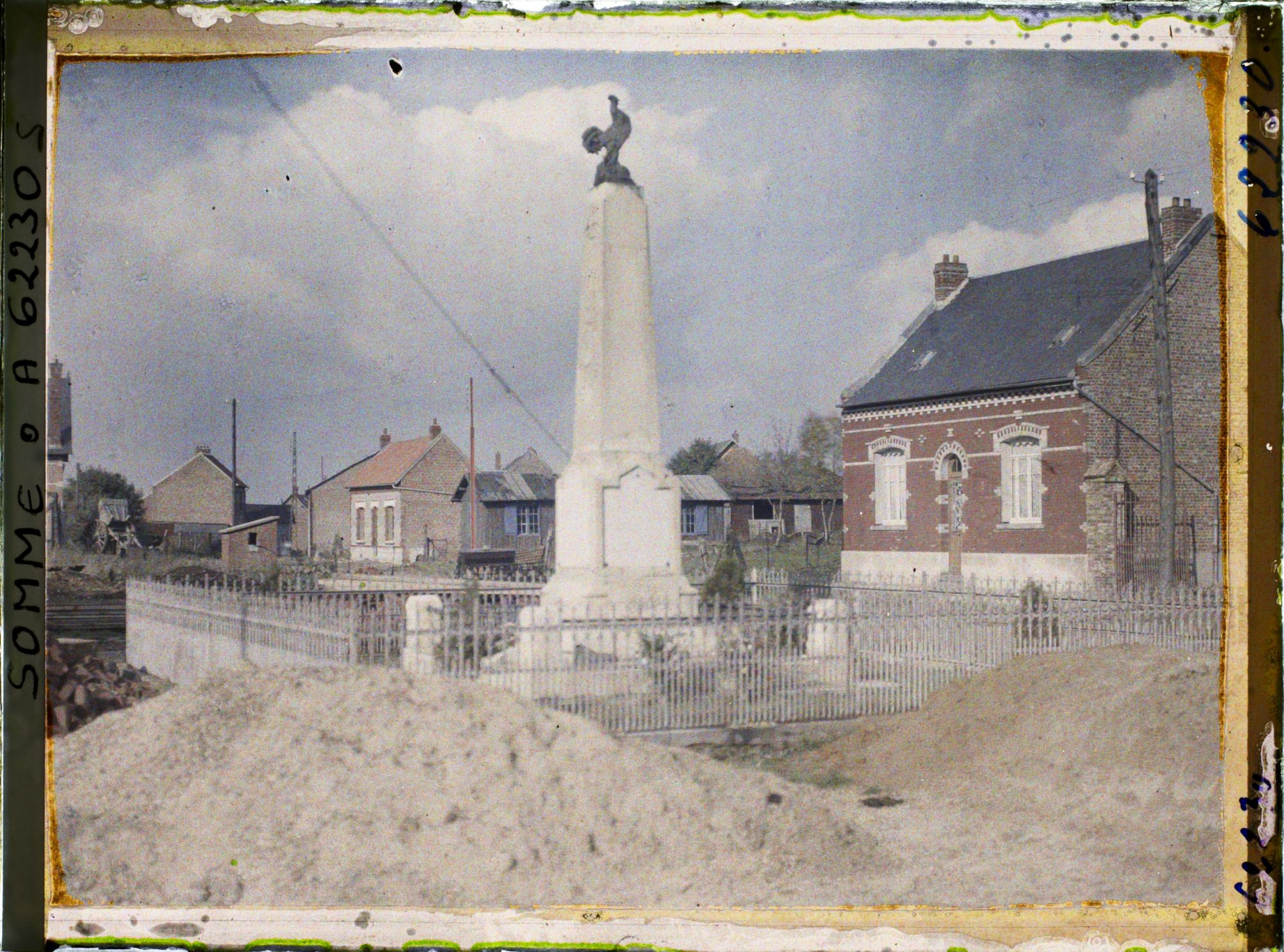 Image représentant Somme, Pozières, Monument aux Morts du Village