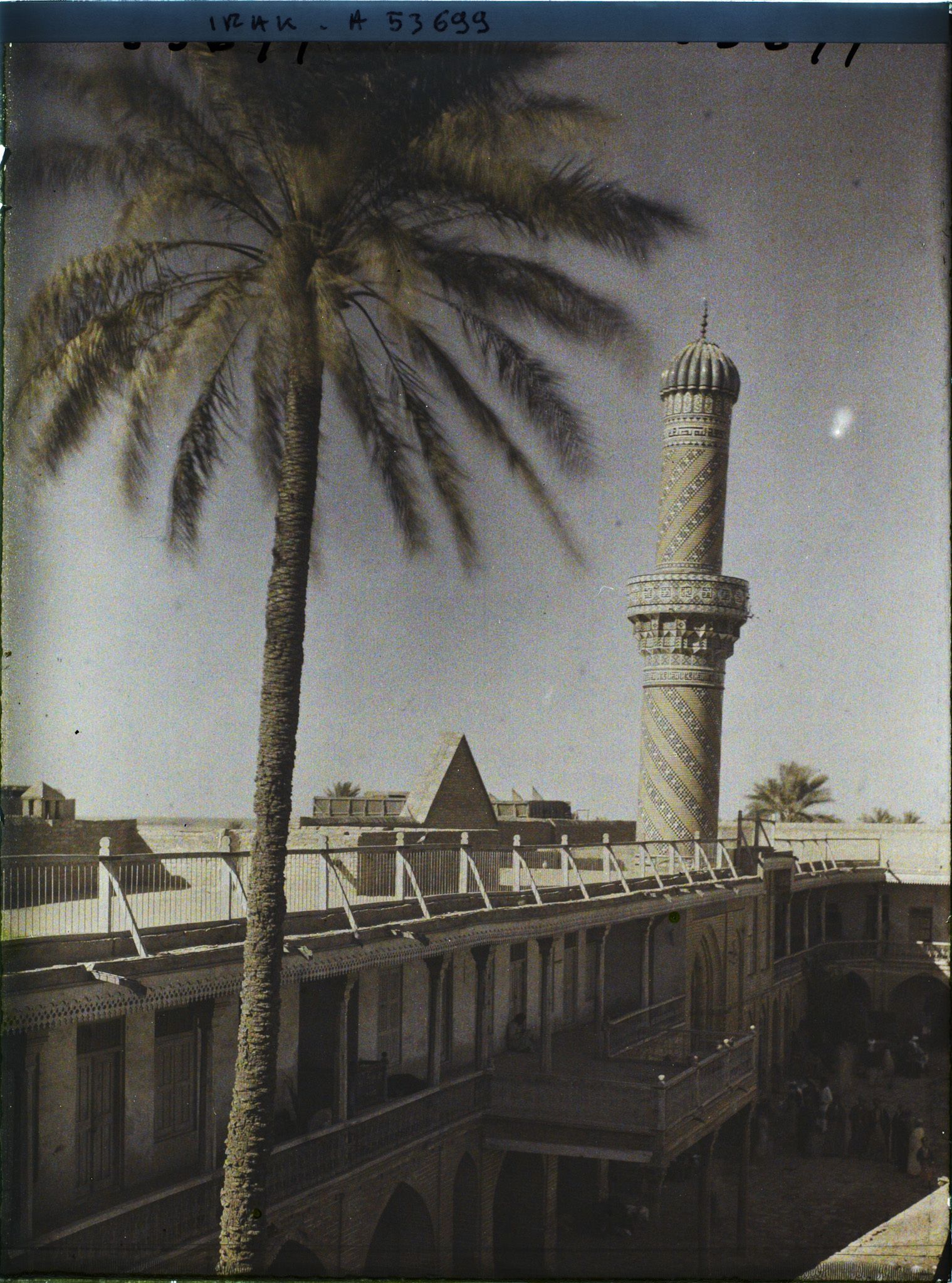 Image représentant L'un des minarets de la mosquée du Cheikh Abdel-Kader el-Gaïlani (XVIIe siècle)