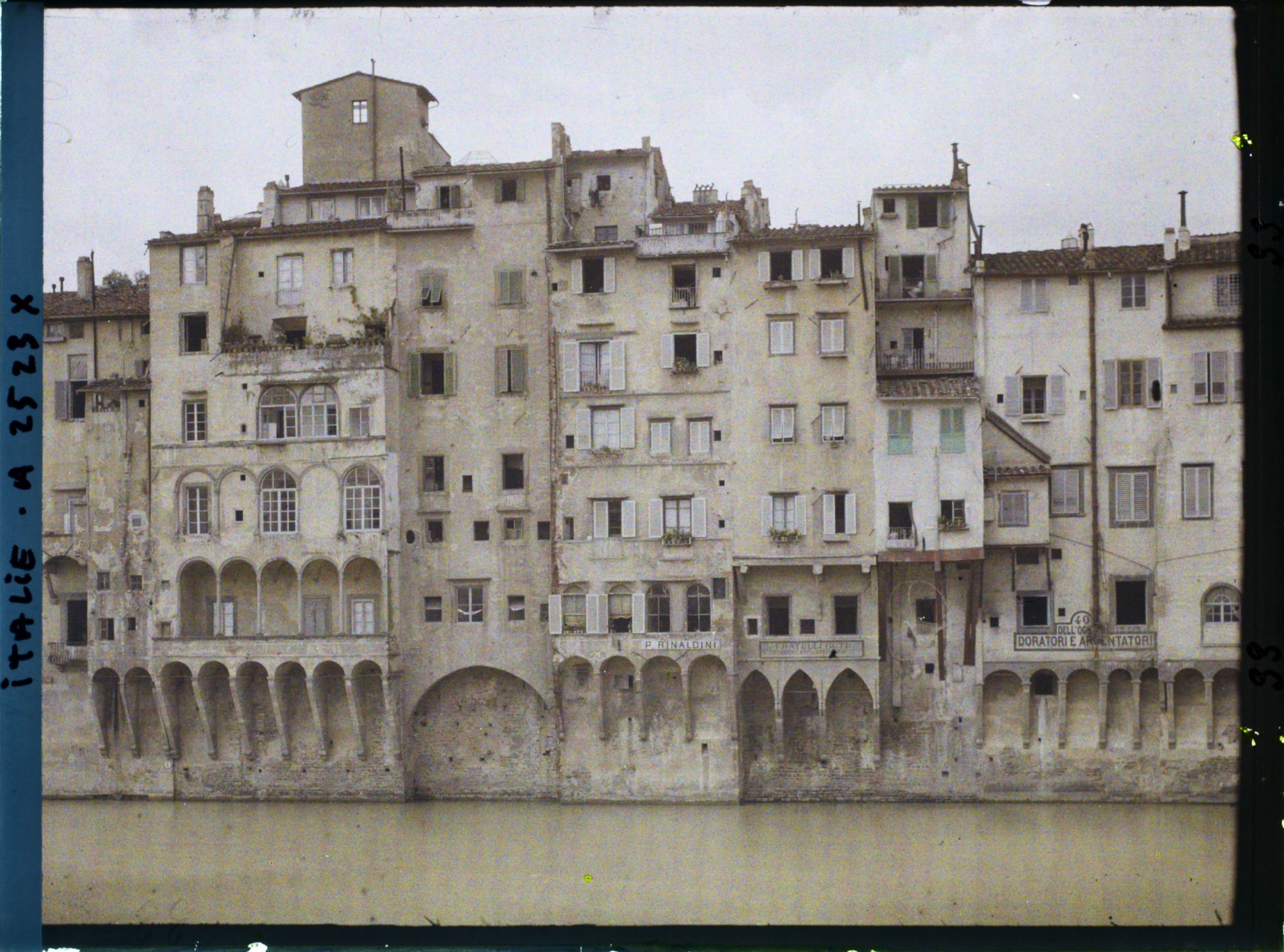 Image représentant Maisons sur l'Arno en amont du Ponte Vecchio