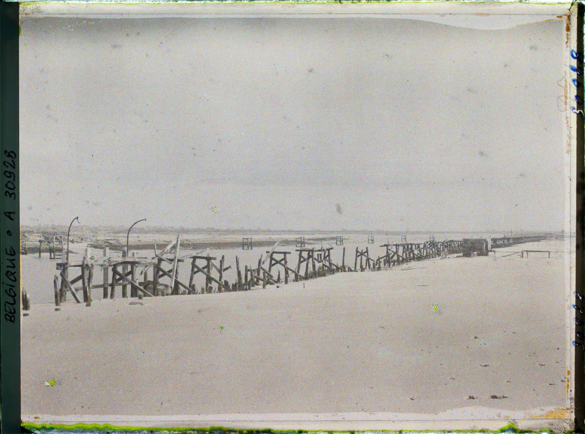 Image représentant Belgique, Nieuport les Bains, L'Estacade rive gauche vers Nieuport ville