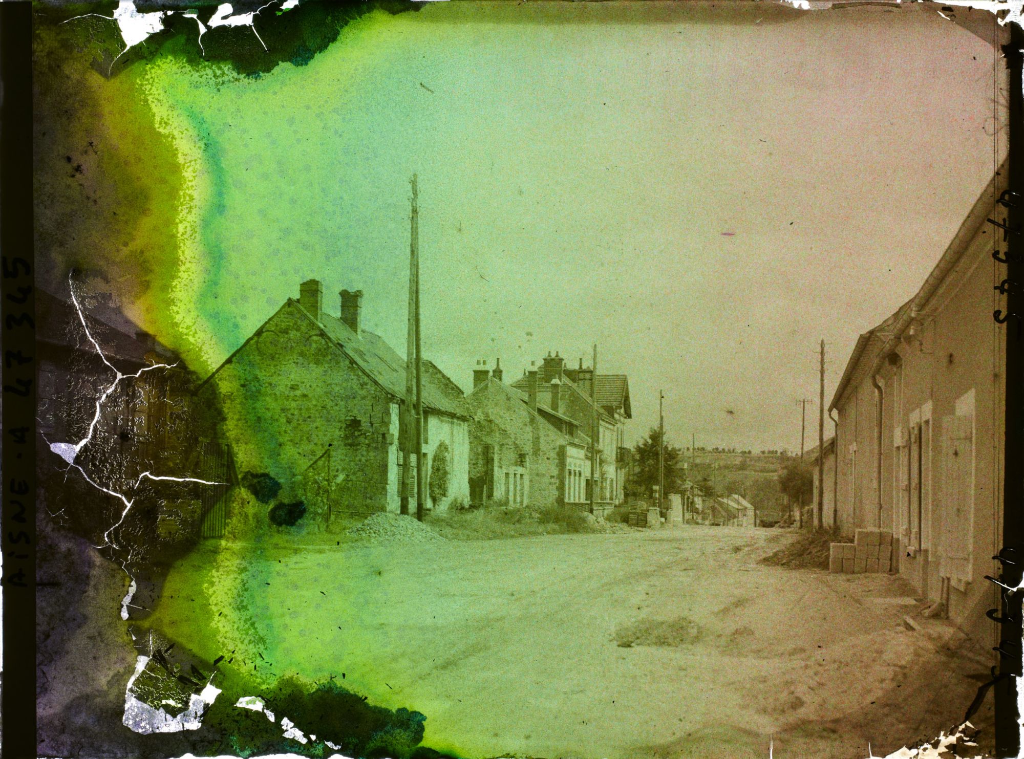 Image représentant France, Bourg et Comin, Entrée Ouest du Village