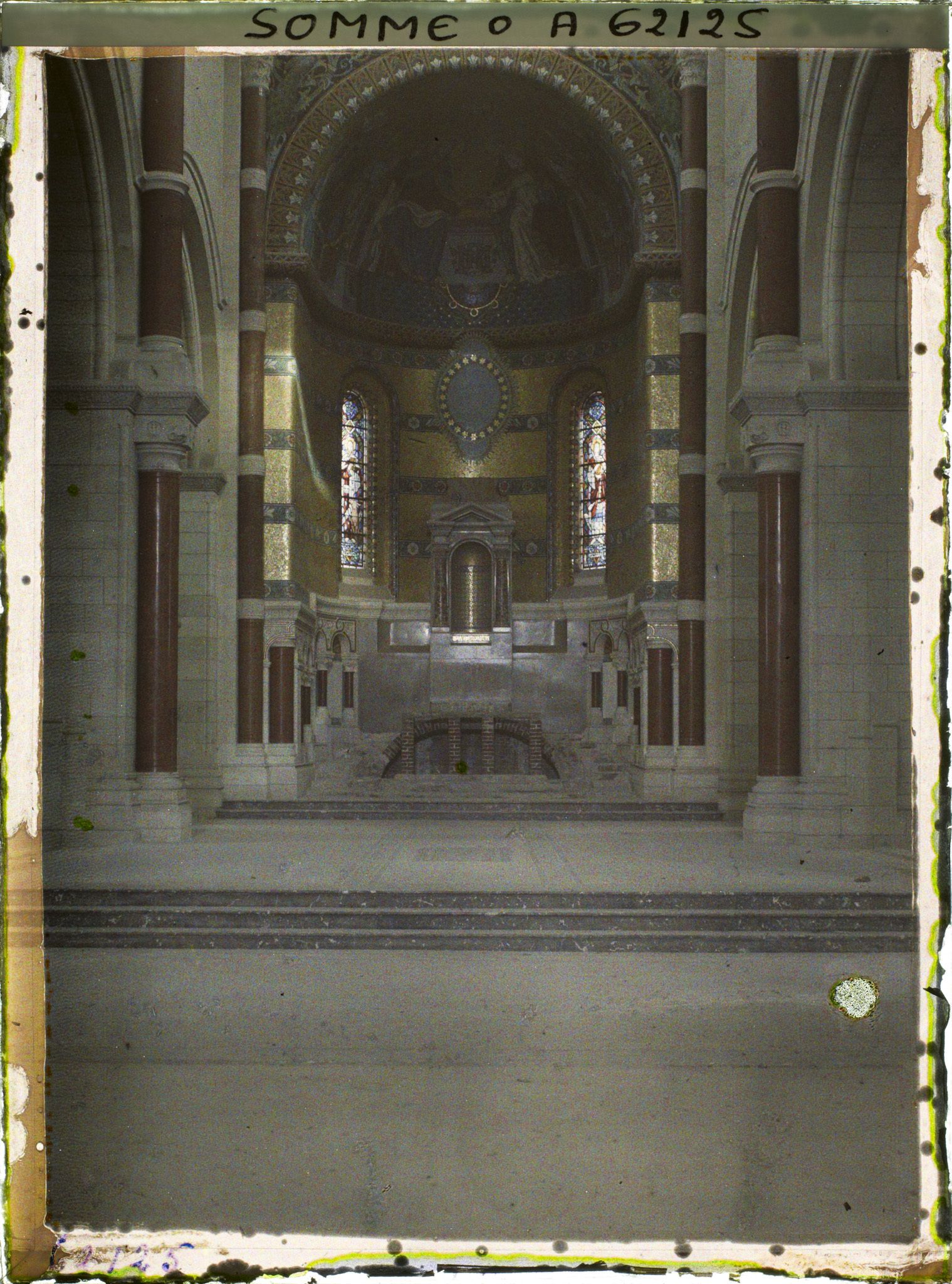 Image représentant Somme, Albert, Le Chœur de la Basilique