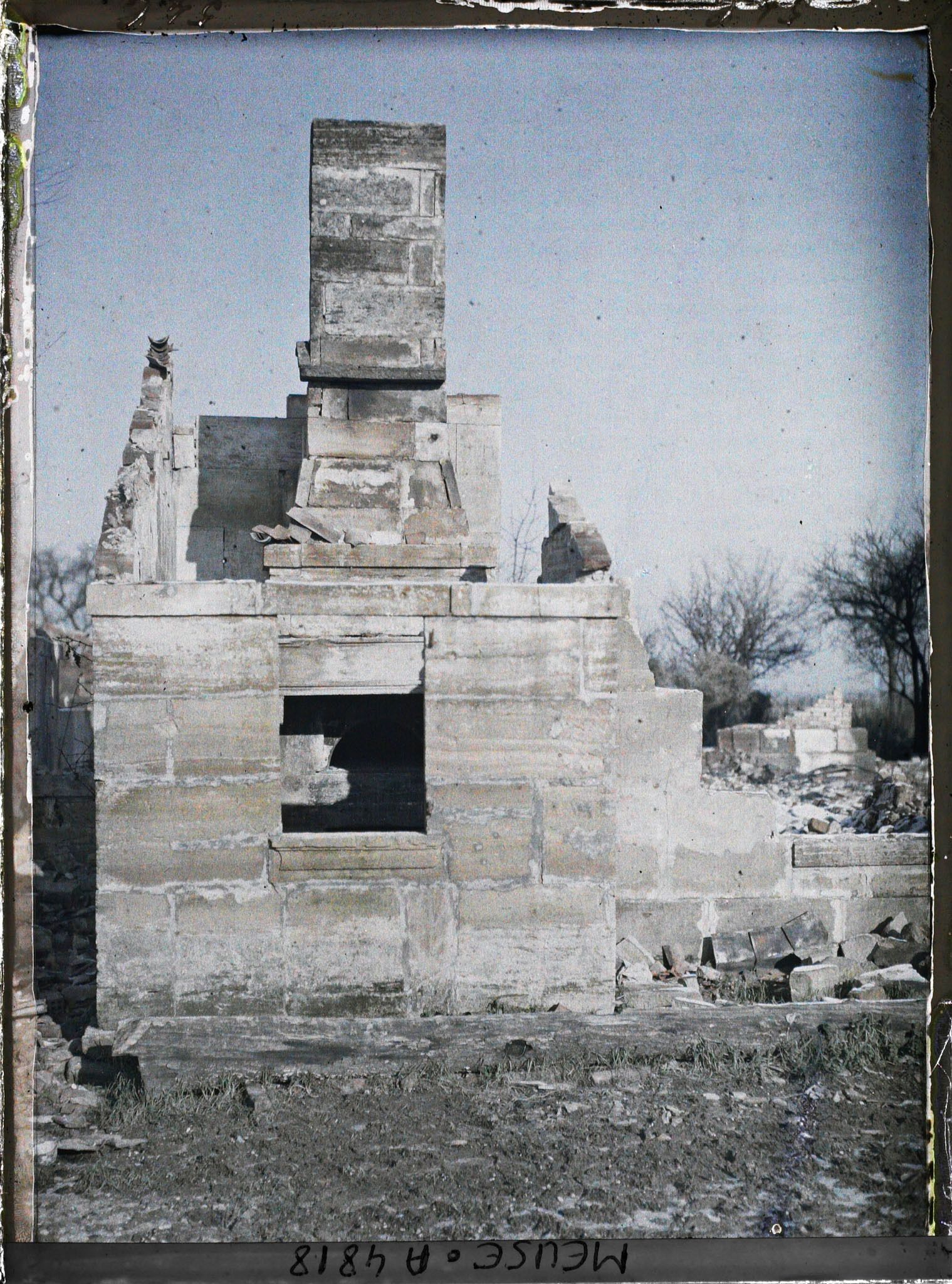 Image représentant Ce qui reste d'un four de paysan