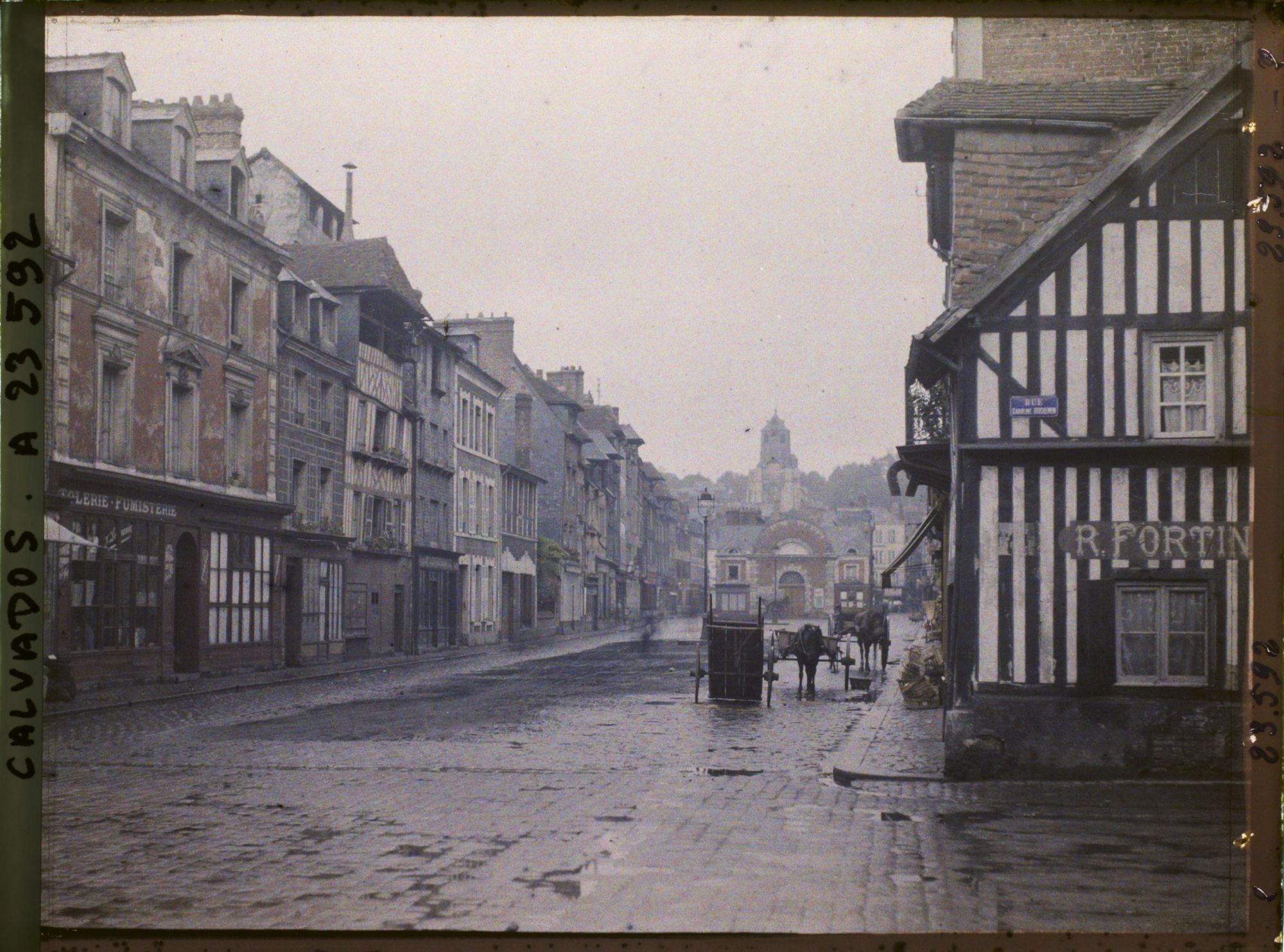 Image représentant La Place Gambetta, vue d'ensemble