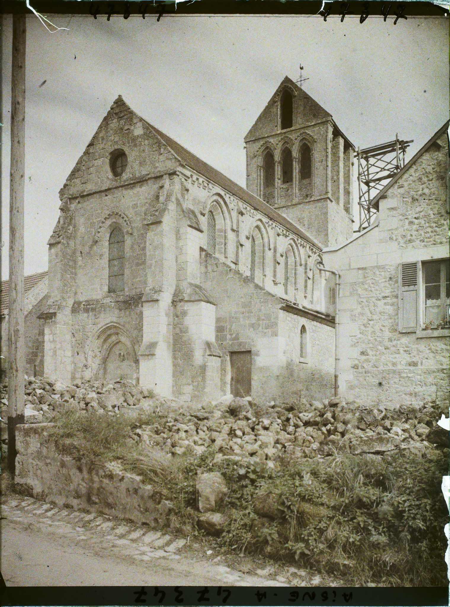 Image représentant France, Bourg et Comin, Façade de l'Eglise