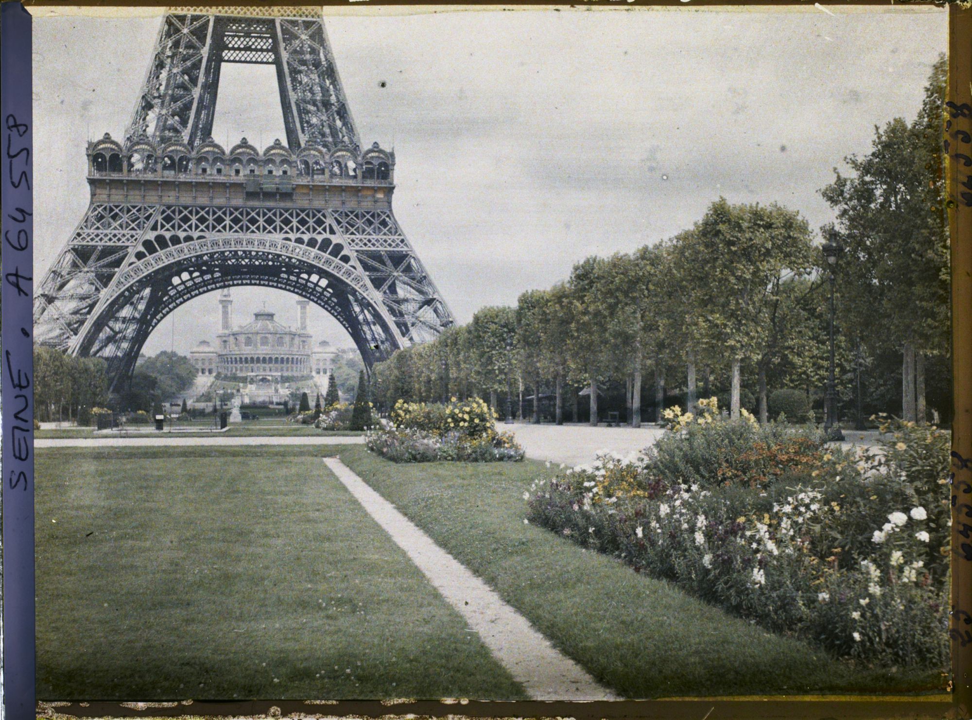 Image représentant Le Champ-de-Mars, la tour Eiffel et le Trocadéro