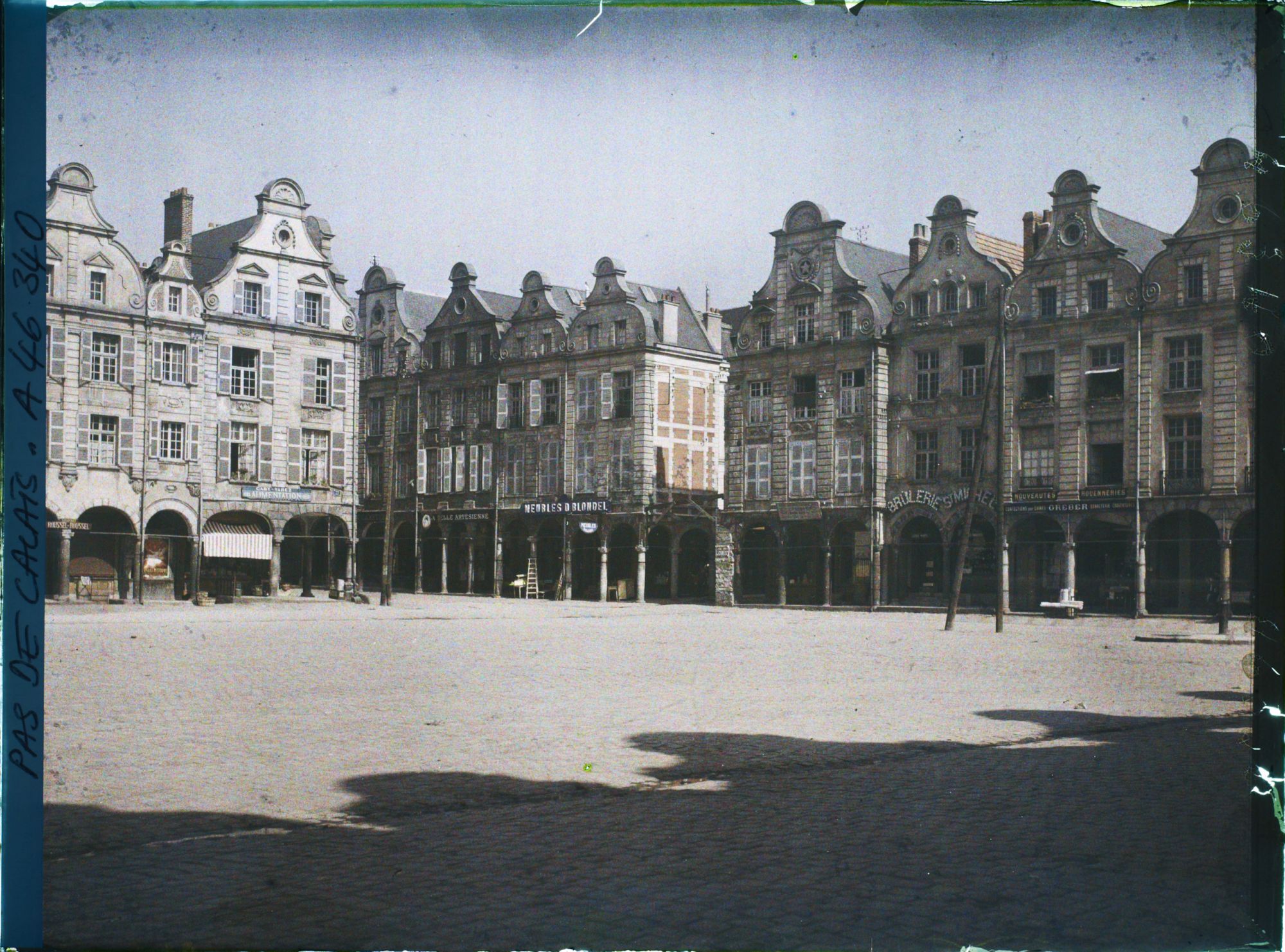 Image représentant France, Arras, Petite Place vers la rue de la Taillerie