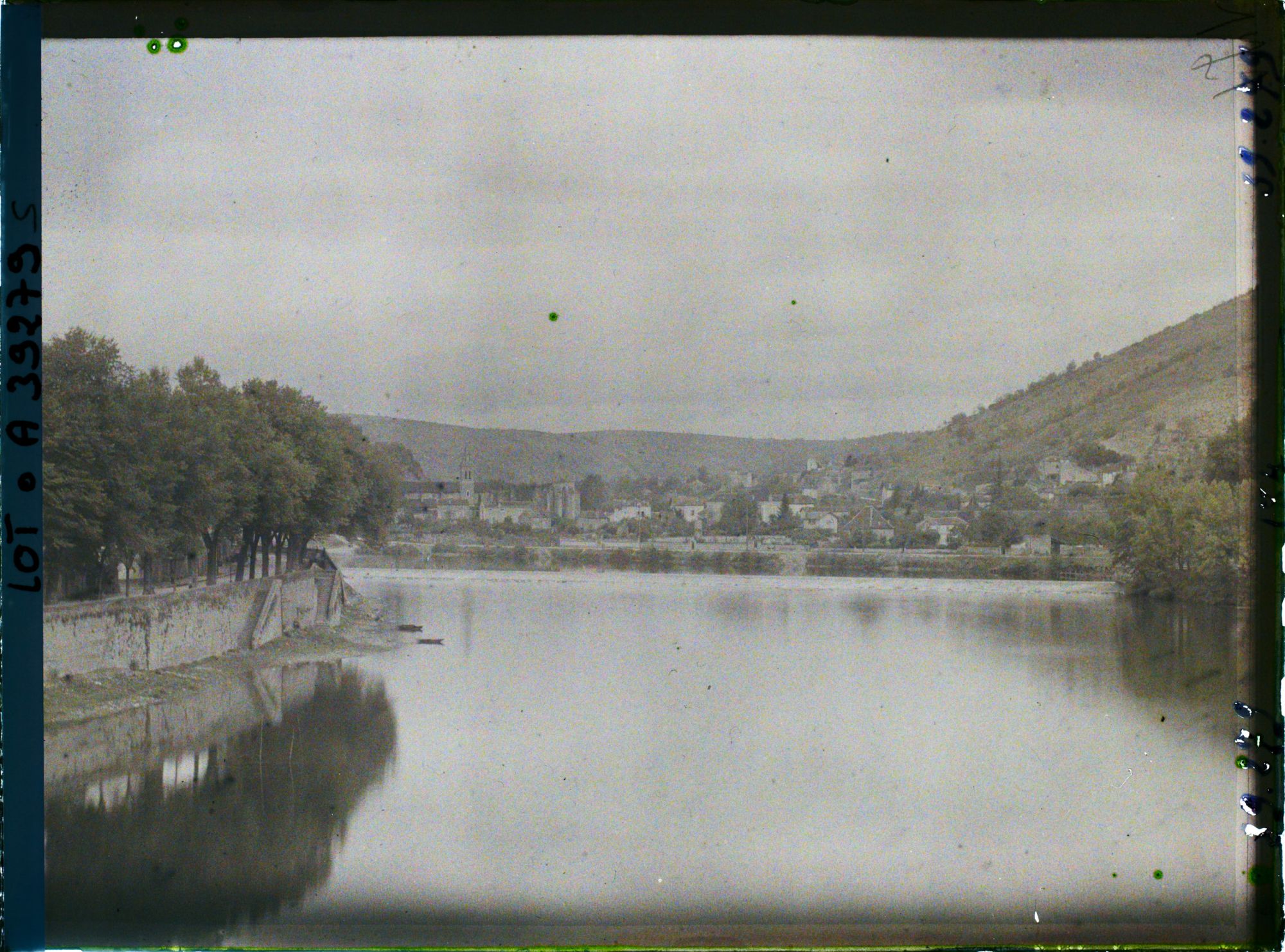 Image représentant France, Cahors, Le Lot vers l'amont et le faubourg Cabessut