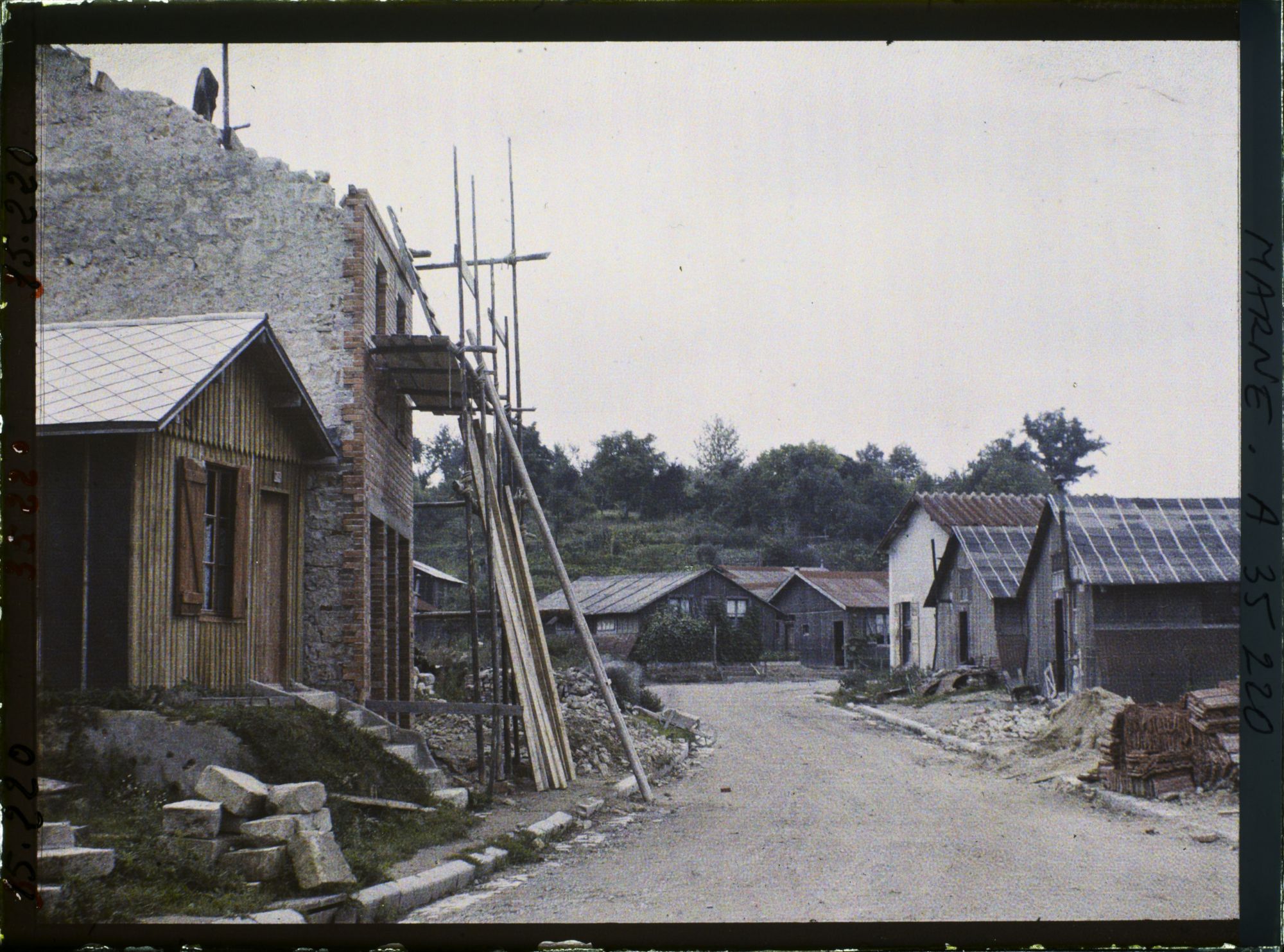 Image représentant France, Vienne le Château, Reconstruction Carrefour des routes de la Harazée et de Binarville