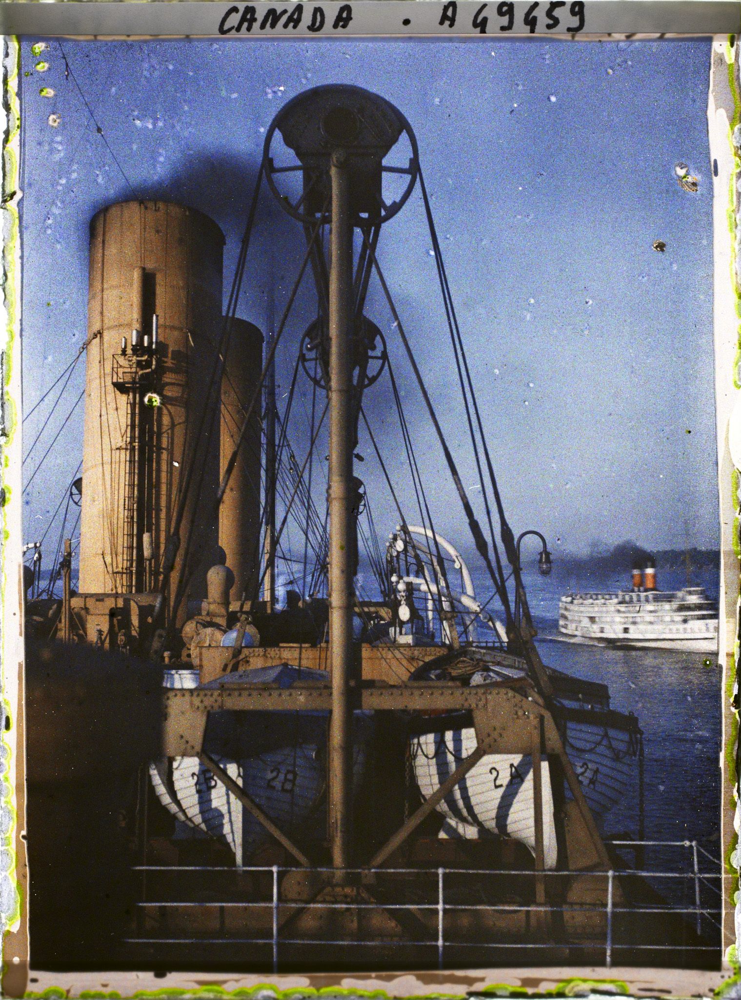 Image représentant Canada, Bord Melita, Une vue du bateau dans le St Laurent au Coucher du Soleil