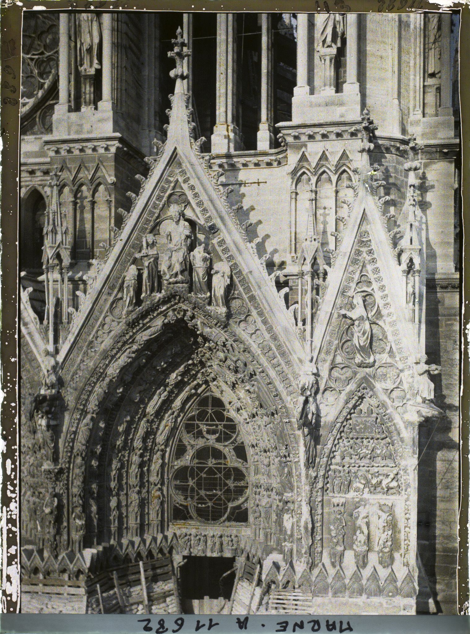 Image représentant France, Reims, Façade de la Cathédrale Porche droit