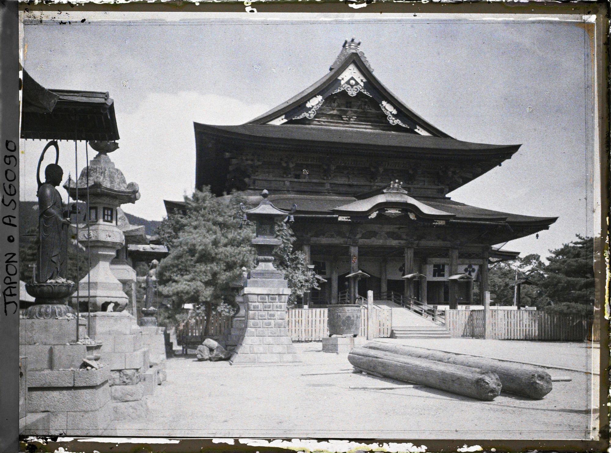 Image représentant Temple Zenko-ji : le Hondo (salle principale du temple)