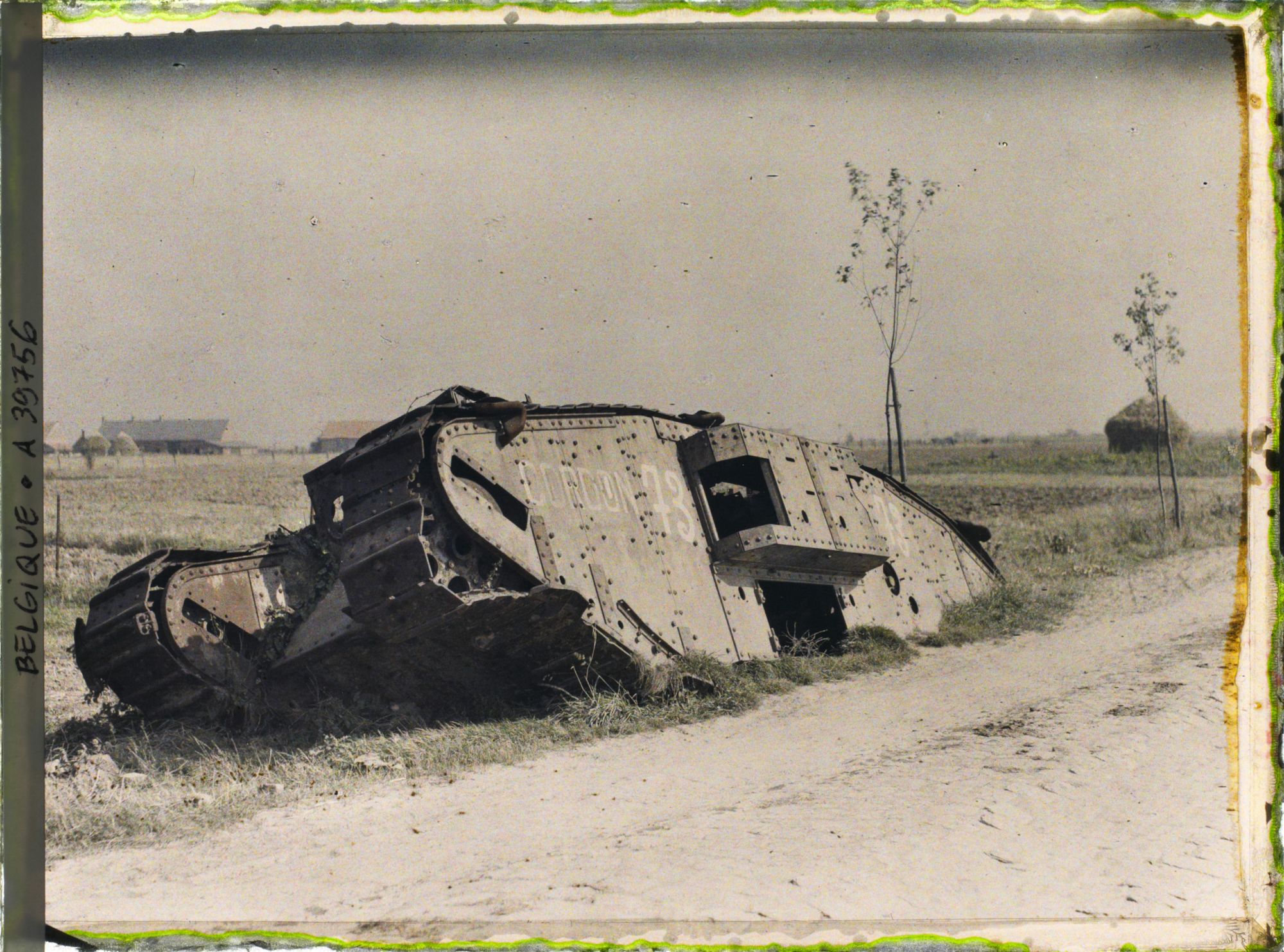 Image représentant Saint-Julien, tank sur la route