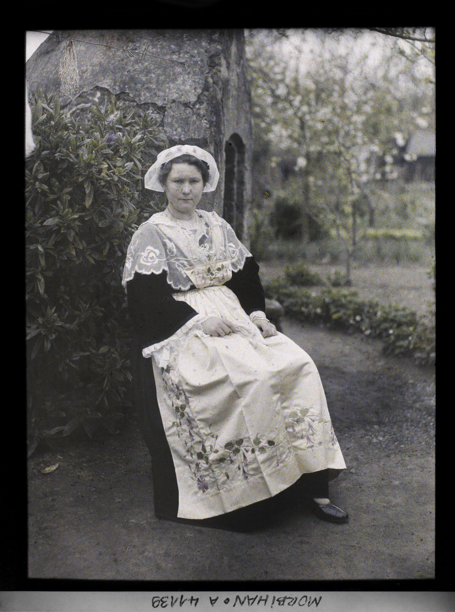 Image représentant Mademoiselle Rozio en costume arzonnais