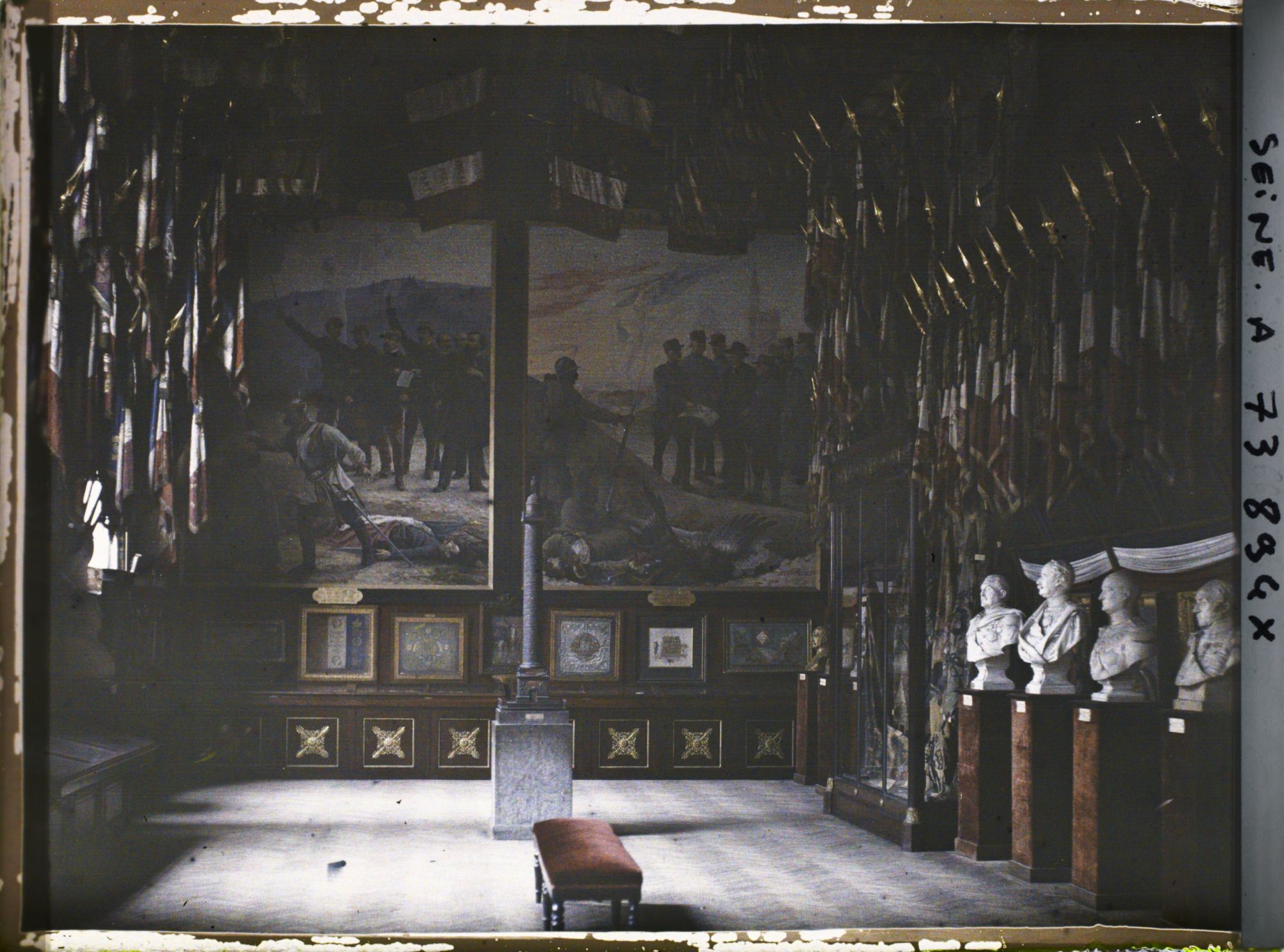 Image représentant L'hôtel des Invalides, fond de la salle Turenne ou des Drapeaux