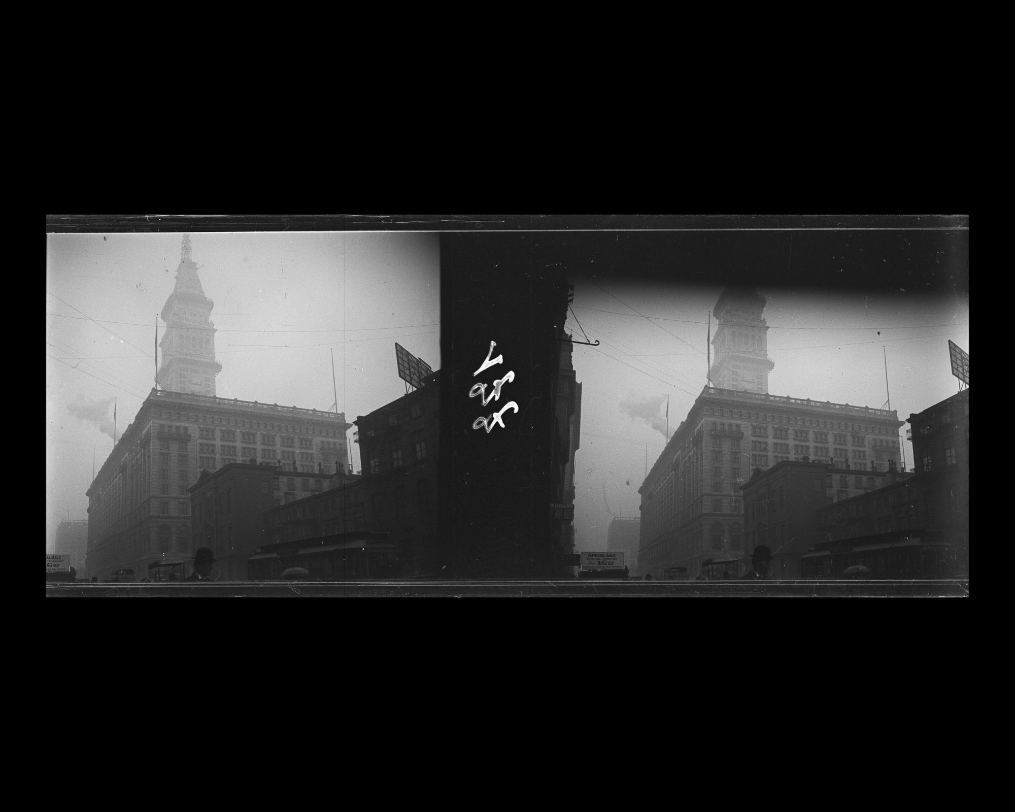 Image représentant L'immeuble du Metropolitan life insurance building avec la tour en construction à l'arrière-plan