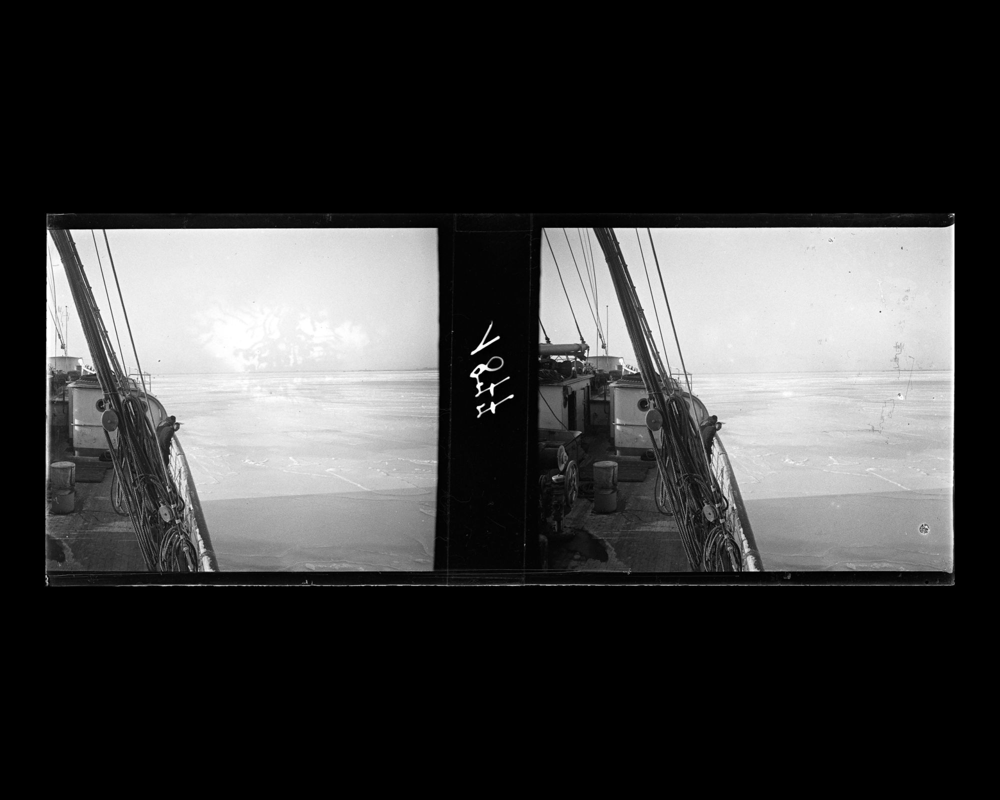 Image représentant Le vapeur allemand Staatssekretär Kraëtke, de la Hamburg-Amerika Linie, bloqué par la banquise.