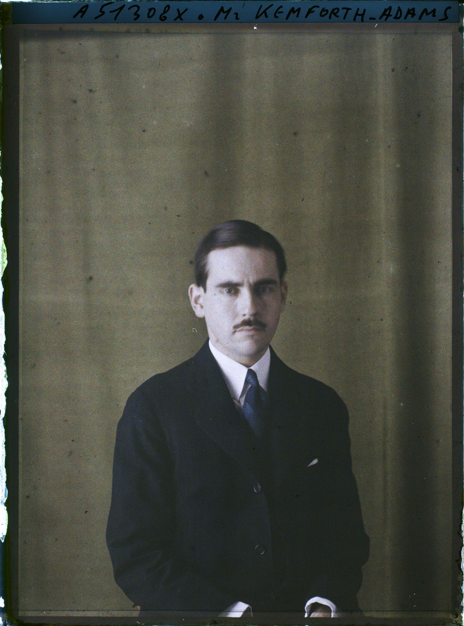 Image représentant https://musee-albert-kahn.s-museum.fr/home/NWQ2OTAwYzNmYjZlZTk1ZWQwODJmMjY4L2dlbmVyaWMtbm90aWNlLXRhYi9hdXRob3JpdHkvNjE3YTc5ZjVjZjhiODk2OGIzMzM3ZDIx/5d6900c3fb6ee95ed082f268/generic-notice-tab/authority/617a79ebcf8b8968b333706f Monsieur Kemford Adams