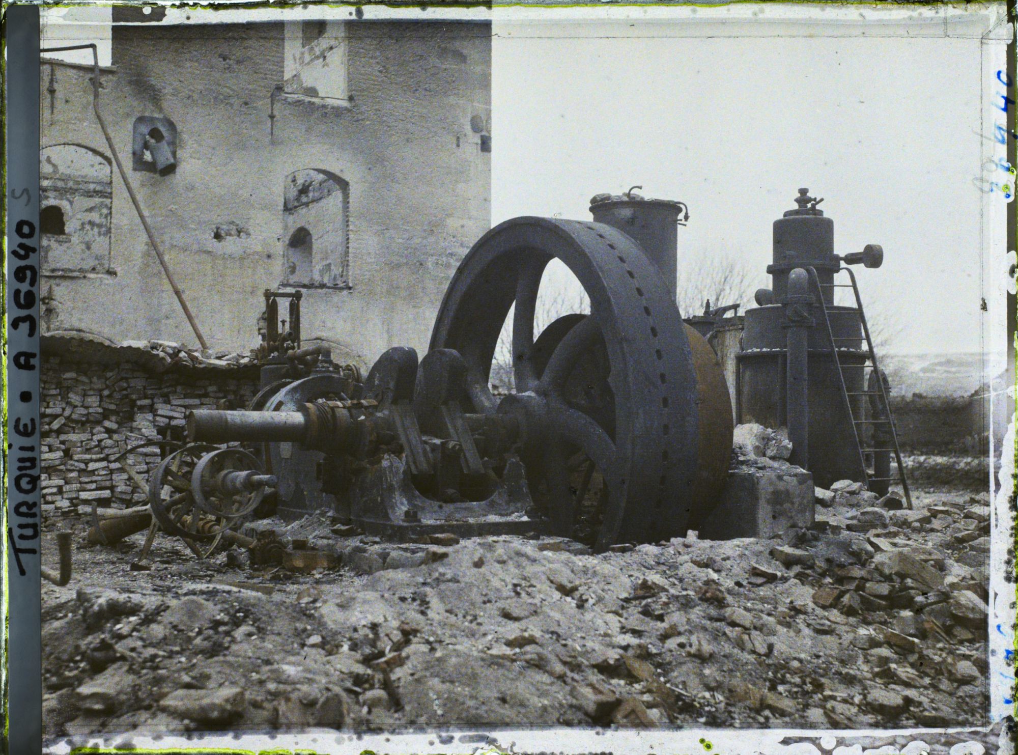 Image représentant Machinerie motrice d'un moulin (abandonné ?)