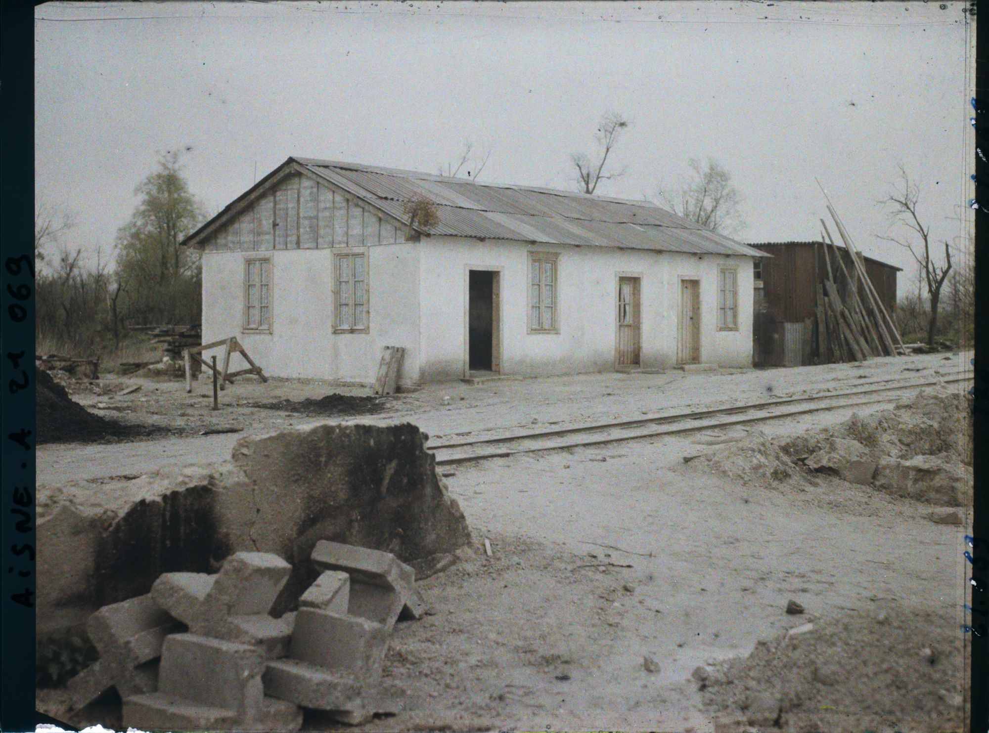 Image représentant France, Condé s/ Suippe, Maison neuve dans les ruines