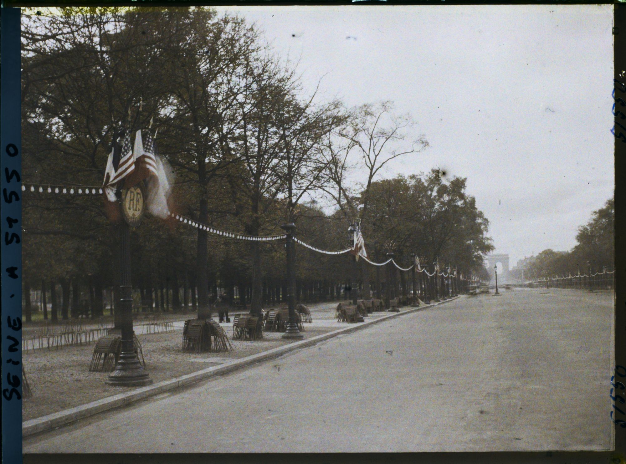 Image représentant Décorations avenue des Champs-Elysées pour le 9ème congrès de la Légion Américaine (American Legion)