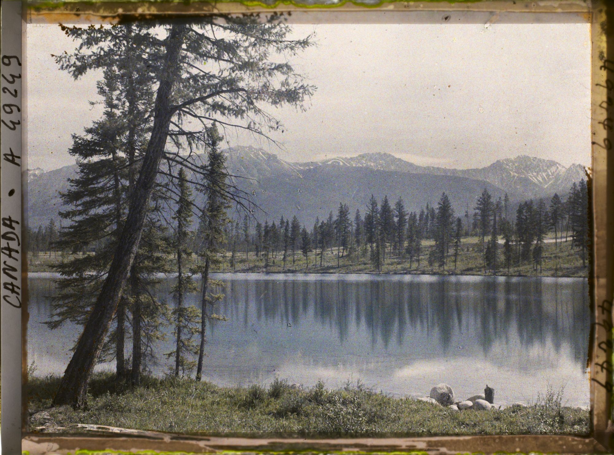 Image représentant Canada, Jasper-Parc, Le Lac et montagnes vers NE