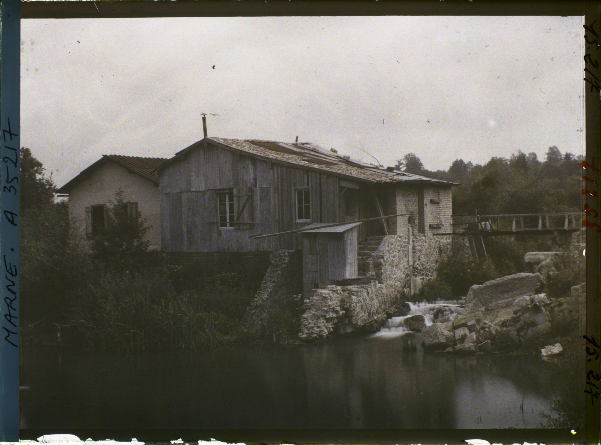 Image représentant France, Vienne le Château, Le moulin