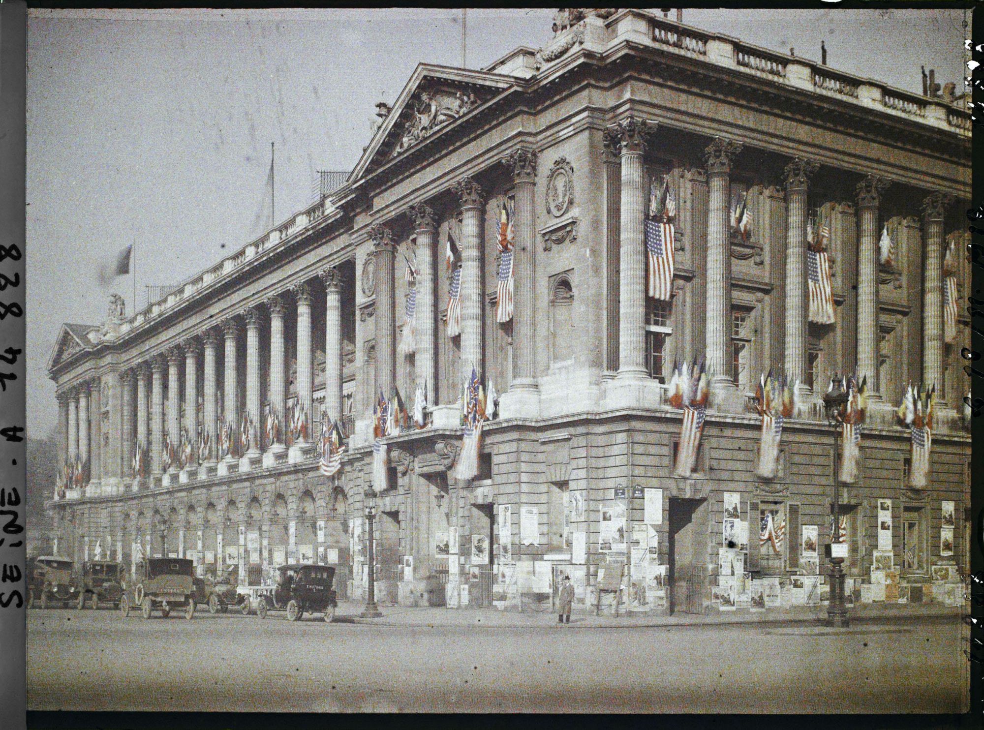 Image représentant L'hôtel de la Marine place de la Concorde à l'angle de la rue Royale