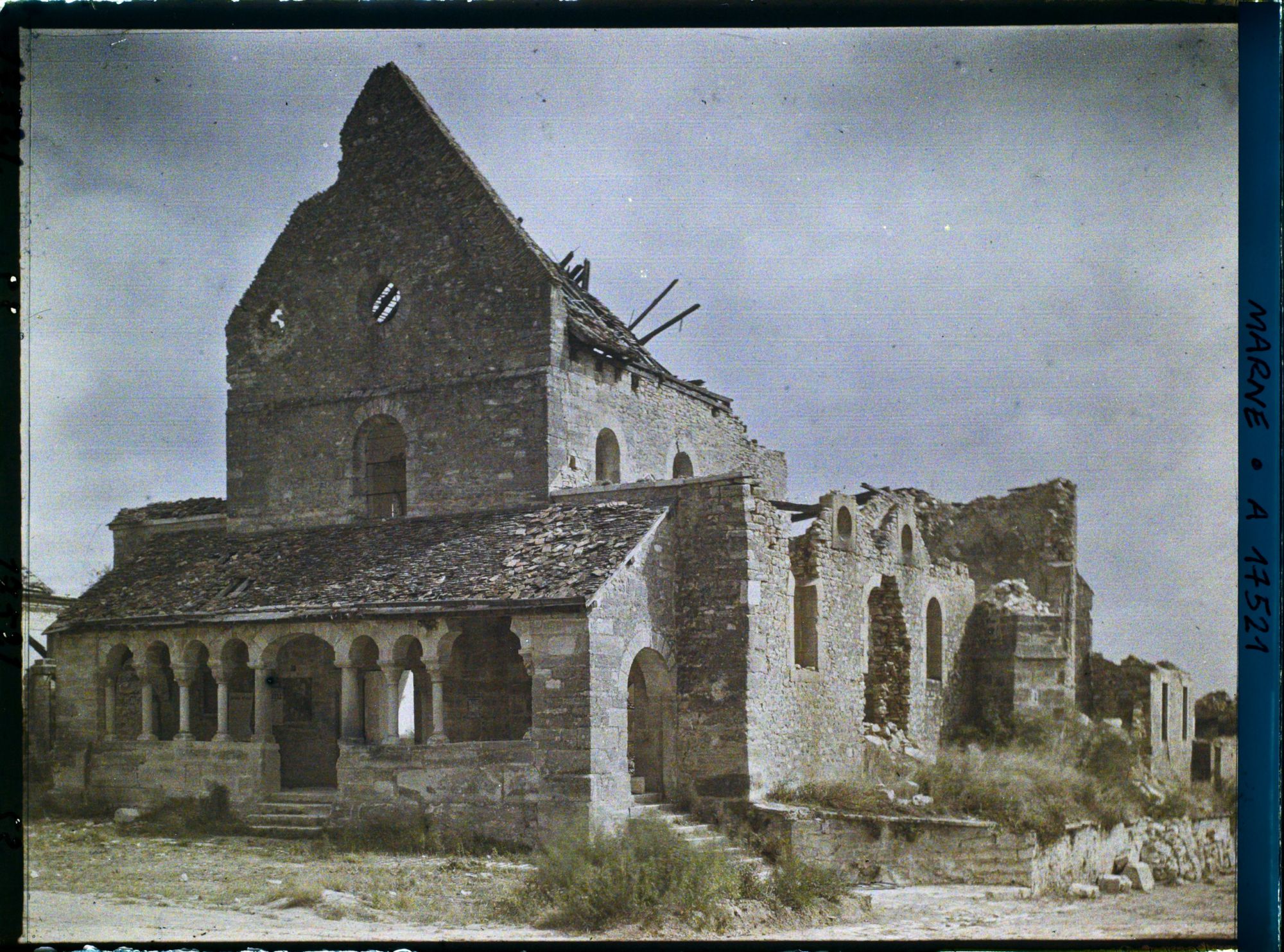 Image représentant France, Cauroy, L'Eglise, vue d'ensemble