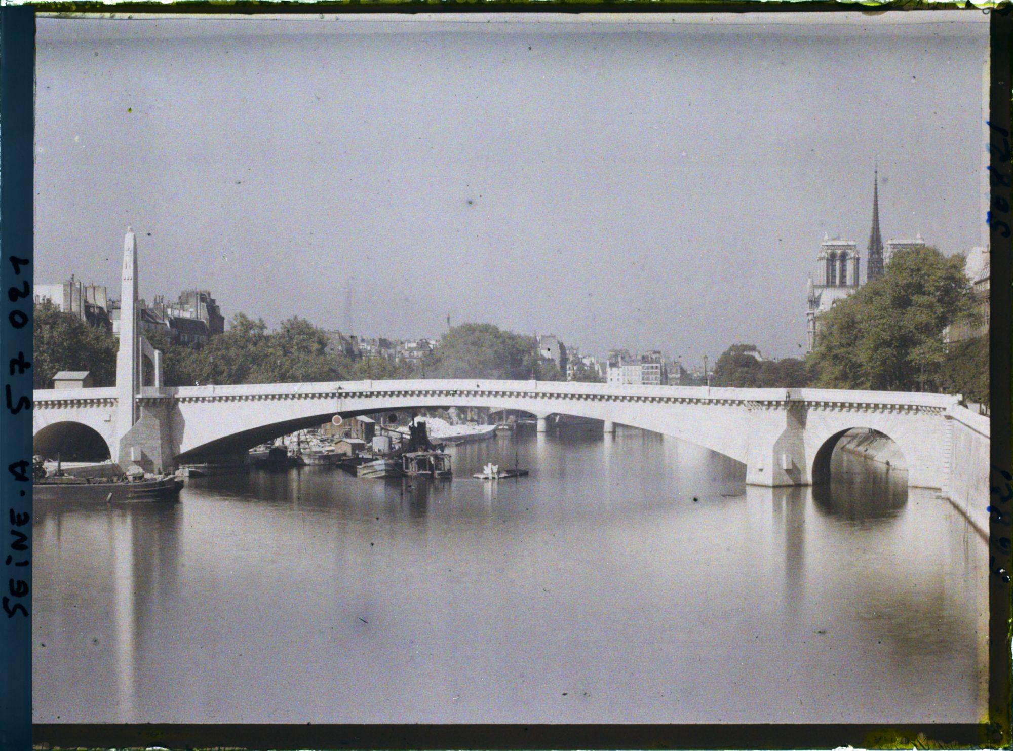 Image représentant Le pont de la Tournelle reconstruit, vue prise depuis le pont Sully