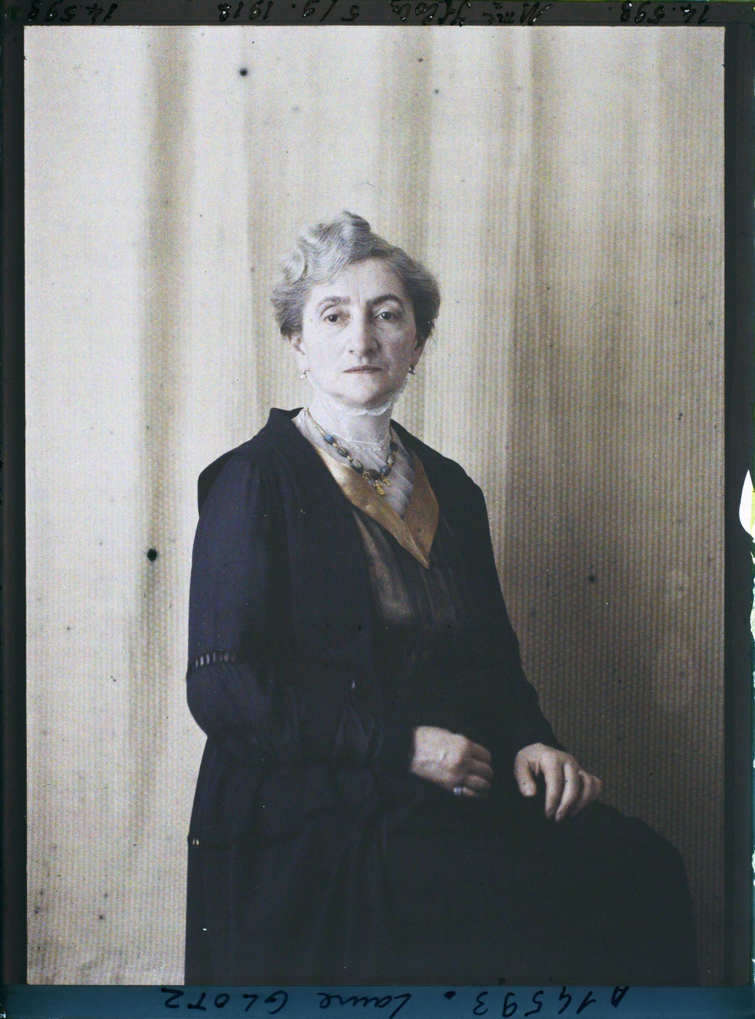 Image représentant Madame  https://musee-albert-kahn.s-museum.fr/home/NWQ2OTAwYzNmYjZlZTk1ZWQwODJmMjY4L2dlbmVyaWMtbm90aWNlLXRhYi9hdXRob3JpdHkvNjE3YTc5ZjVjZjhiODk2OGIzMzM3ZDIx/5d6900c3fb6ee95ed082f268/generic-notice-tab/authority/617a79ebcf8b8968b3336db8 Laure Glotz