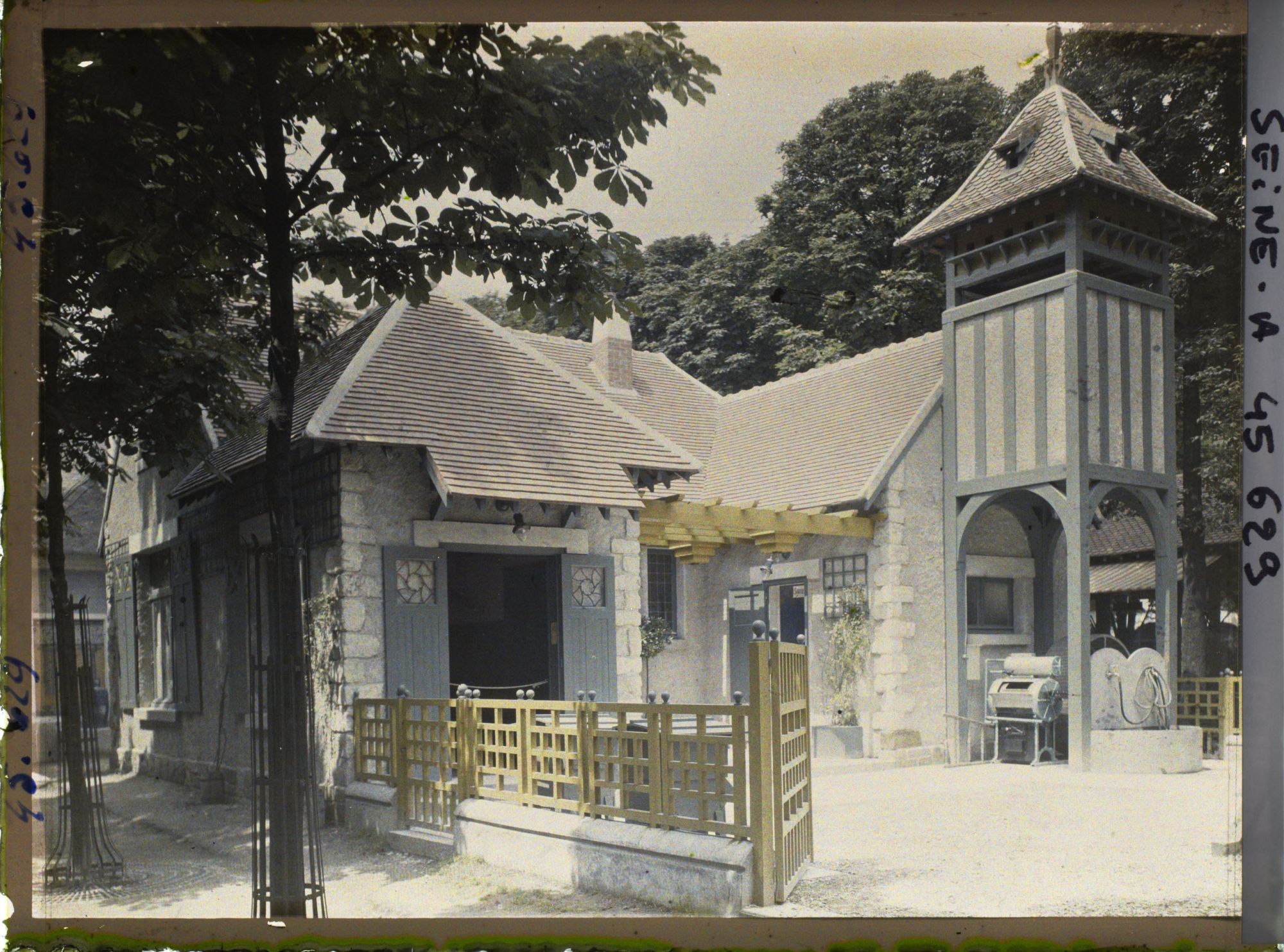 Image représentant L'Exposition des arts décoratifs, Berry Nivernais, une métairie moderne