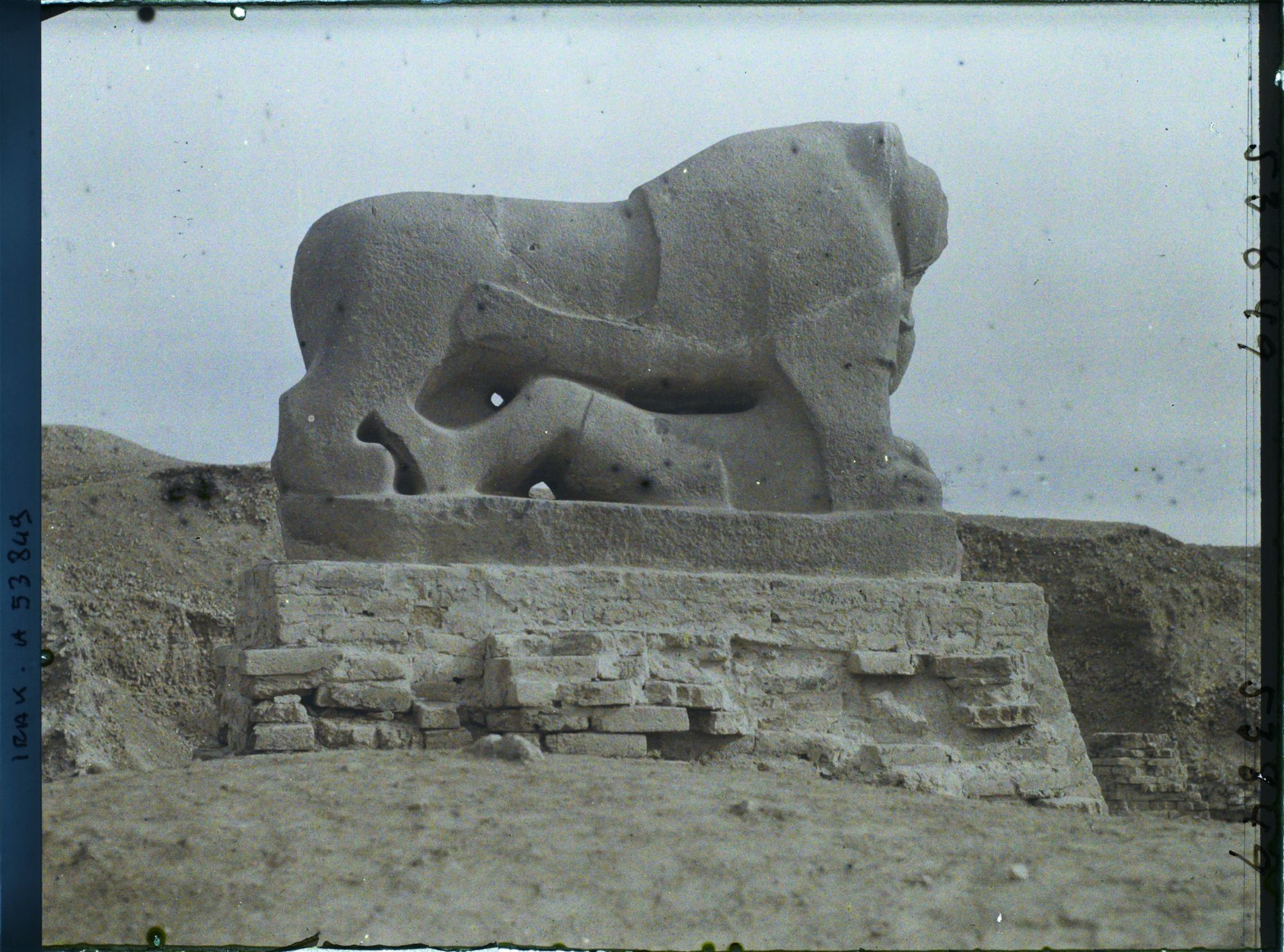 Image représentant Le lion dévorant un homme terrassé