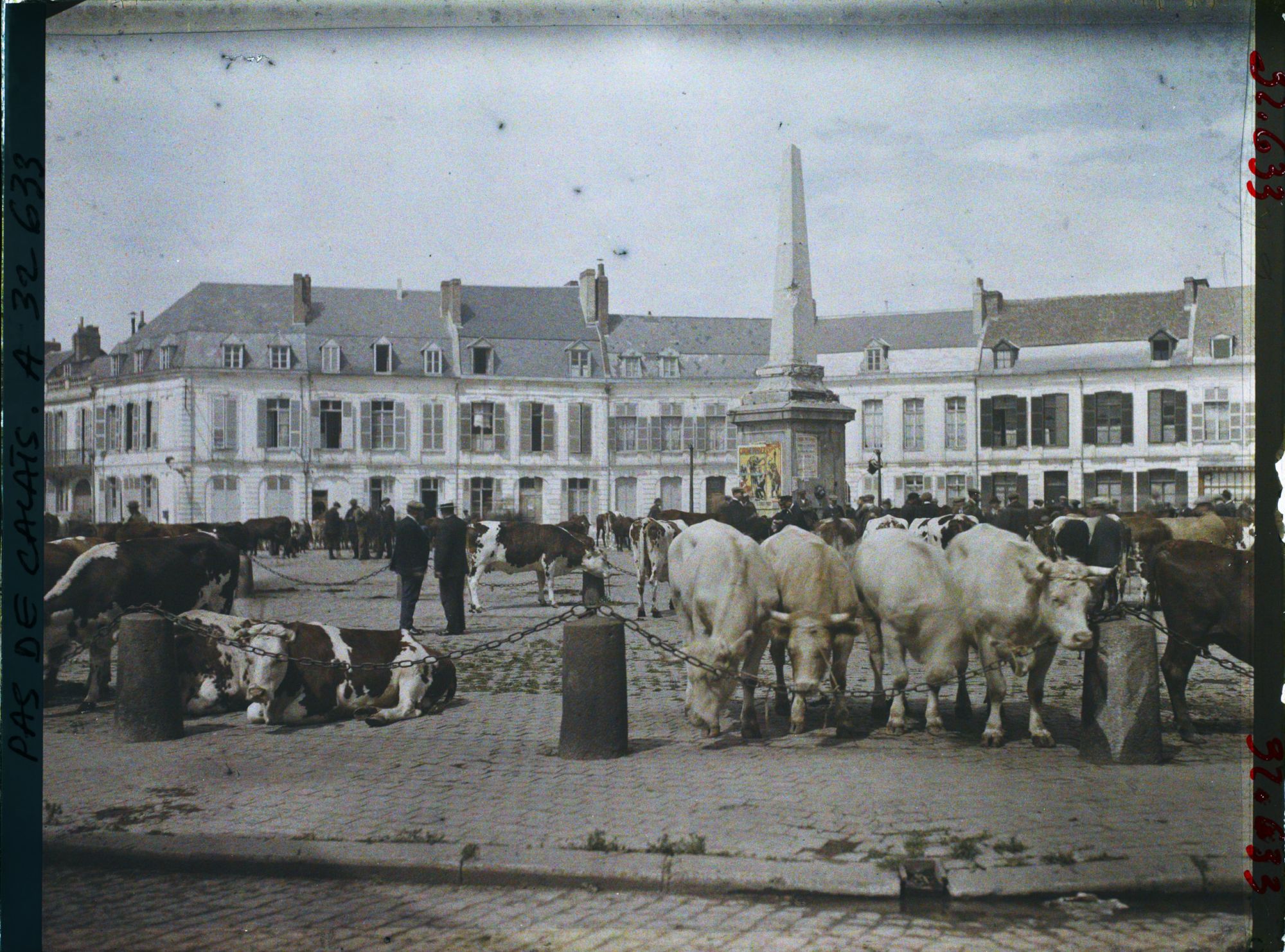 Image représentant France, Arras, Place Victor Hugo un jour de marché