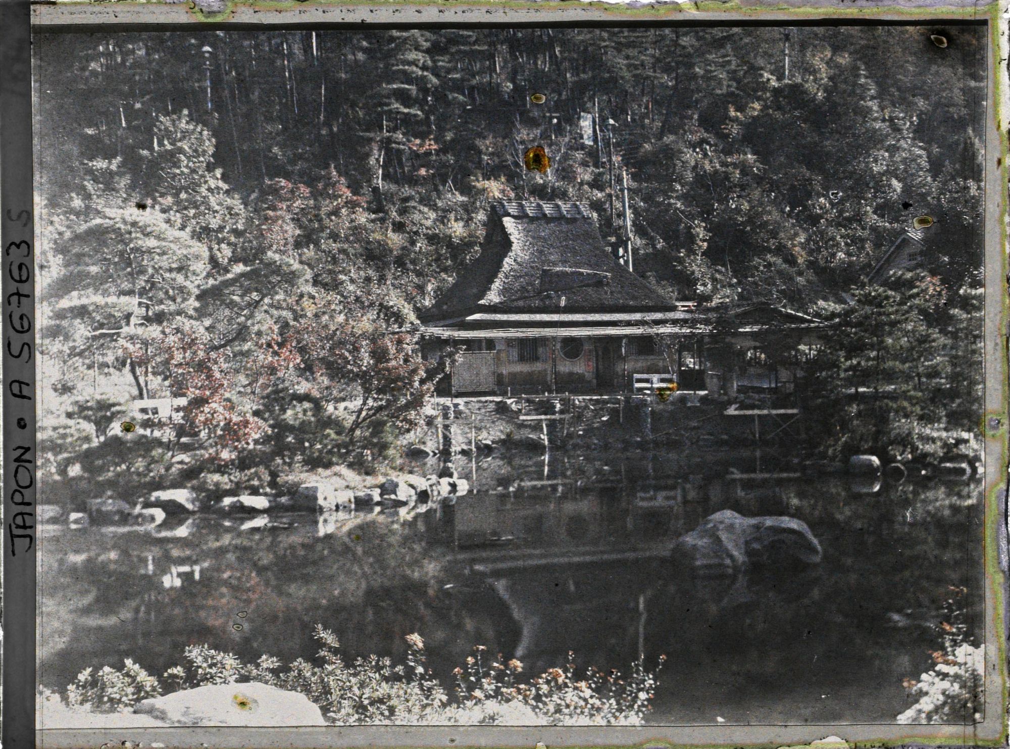 Image représentant Jardin, étang et cascade au pied du Mont Hiei