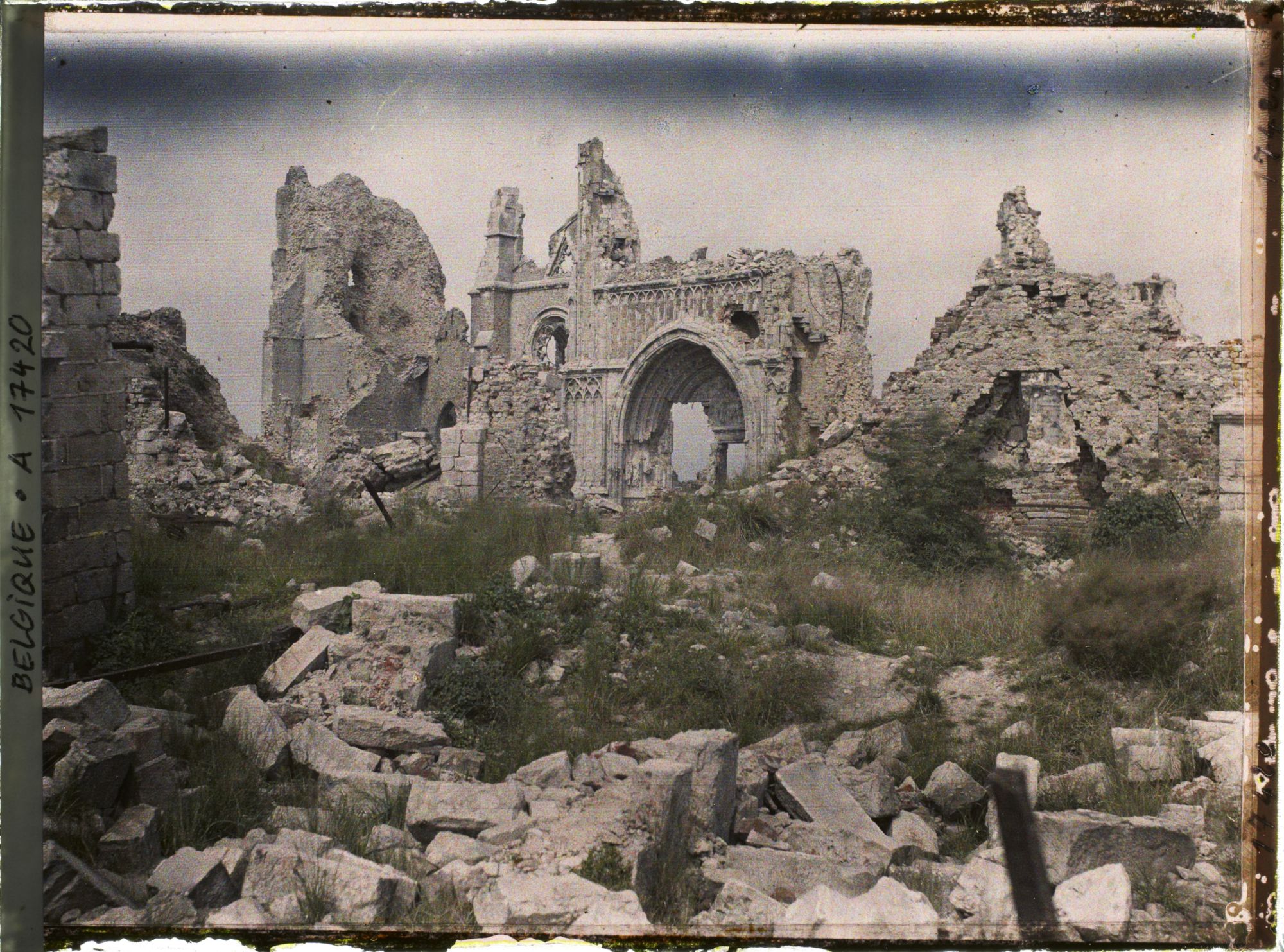 Image représentant Belgique, Ypres, Les Ruines de l'Eglise St Martin : la Porte