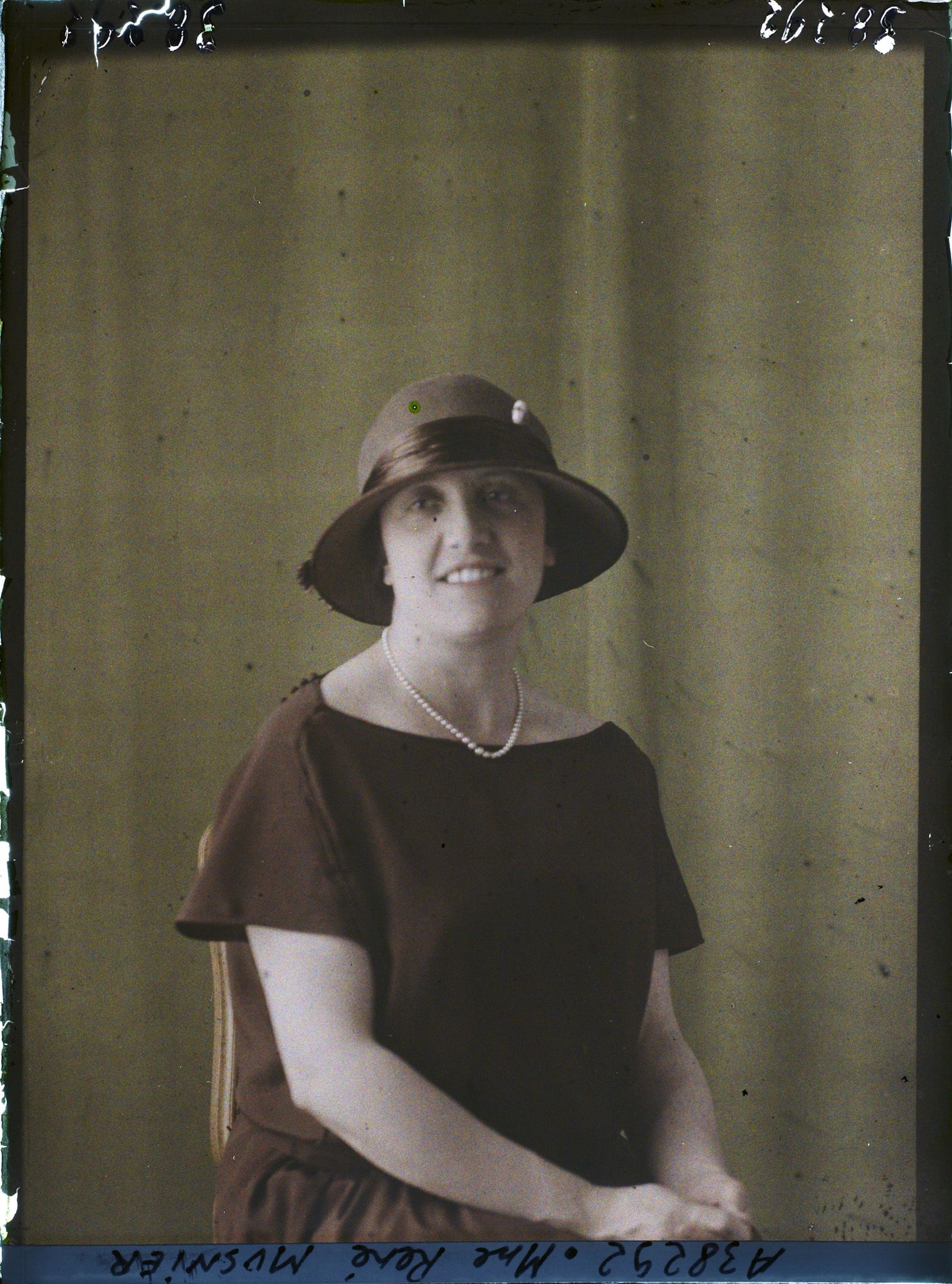 Image représentant https://musee-albert-kahn.s-museum.fr/home/NWQ2OTAwYzNmYjZlZTk1ZWQwODJmMjY4L2dlbmVyaWMtbm90aWNlLXRhYi9hdXRob3JpdHkvNjE3YTc5ZjVjZjhiODk2OGIzMzM3ZDIx/5d6900c3fb6ee95ed082f268/generic-notice-tab/authority/617a79ebcf8b8968b3337b80 Madame René Musnier