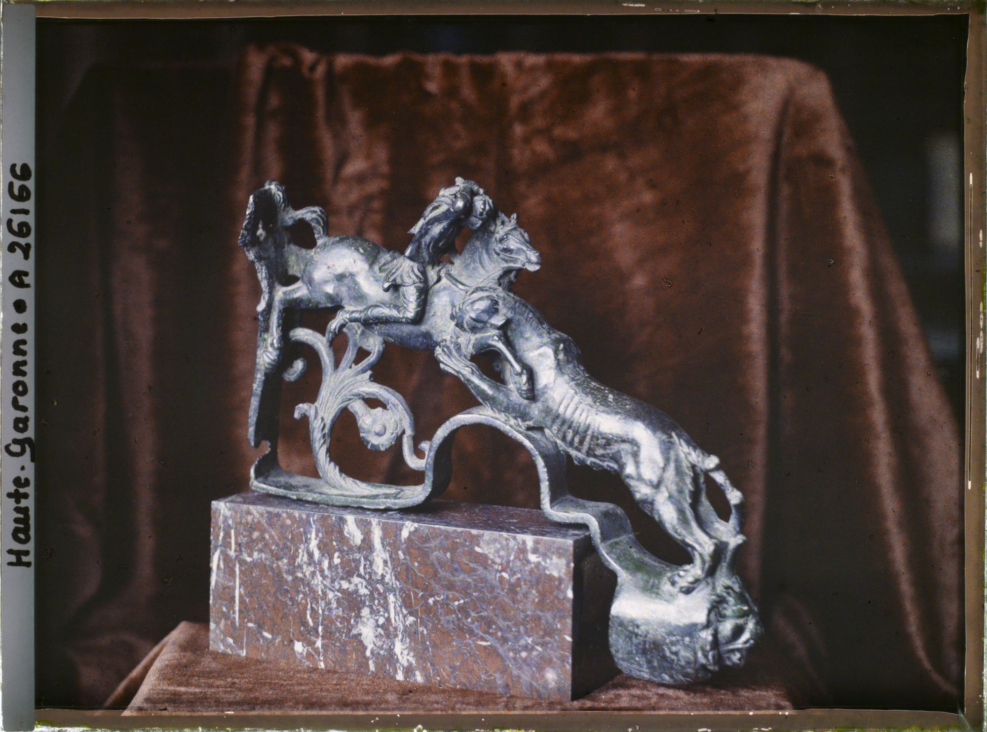 Image représentant France, Toulouse, Partie de Char Romain (influence grecque) trouvé près de Renne les Bains (Aude)