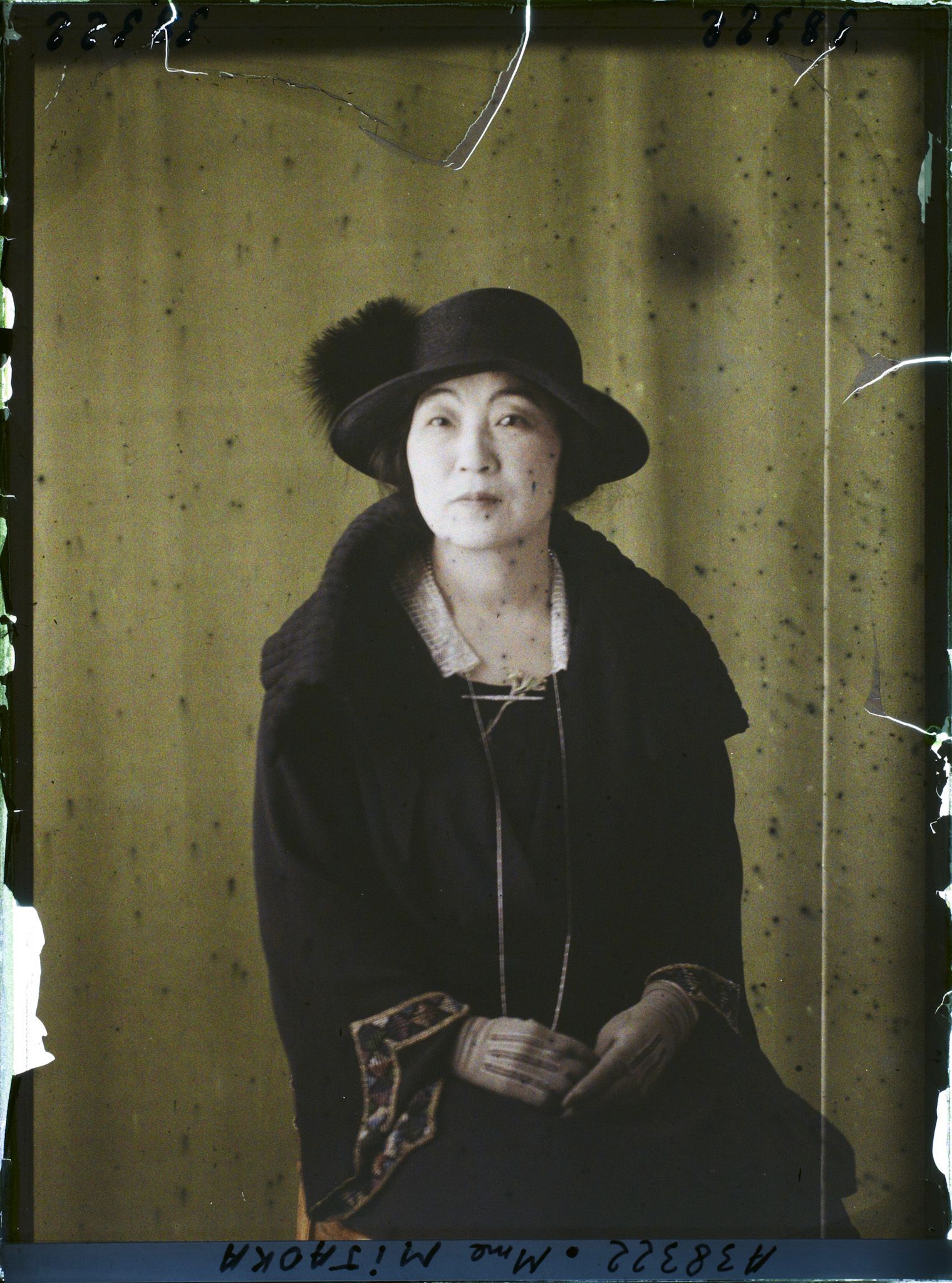 Image représentant https://musee-albert-kahn.s-museum.fr/home/NWQ2OTAwYzNmYjZlZTk1ZWQwODJmMjY4L2dlbmVyaWMtbm90aWNlLXRhYi9hdXRob3JpdHkvNjE3YTc5ZjVjZjhiODk2OGIzMzM3ZDIx/5d6900c3fb6ee95ed082f268/generic-notice-tab/authority/617a79ebcf8b8968b333749b Madame Mijaoka