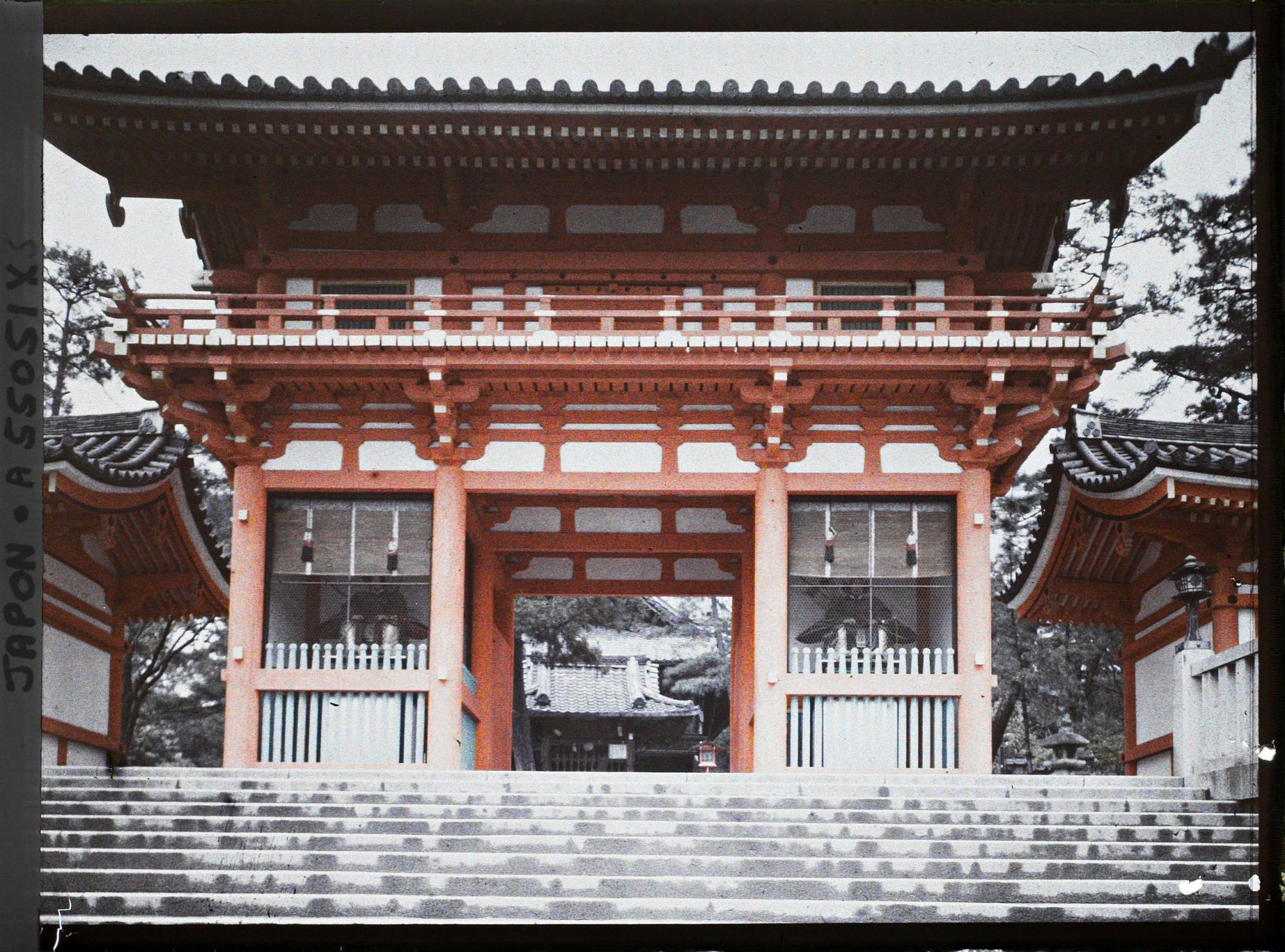 Image représentant Sanctuaire Yasaka-jinja : porte d'entrée ouest