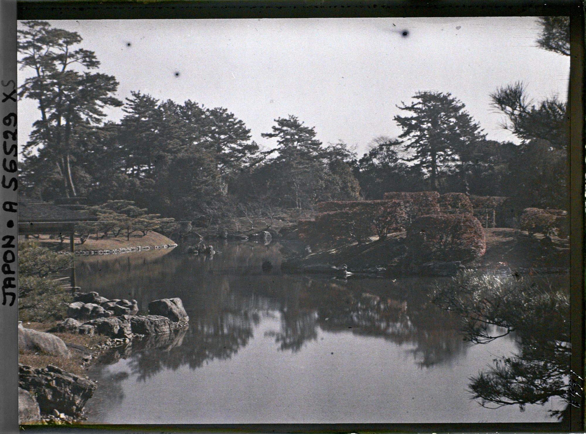 Image représentant Parc Ritsurin-koen (ou Kuribayashi-koen) : le lac du sud (Nanko)